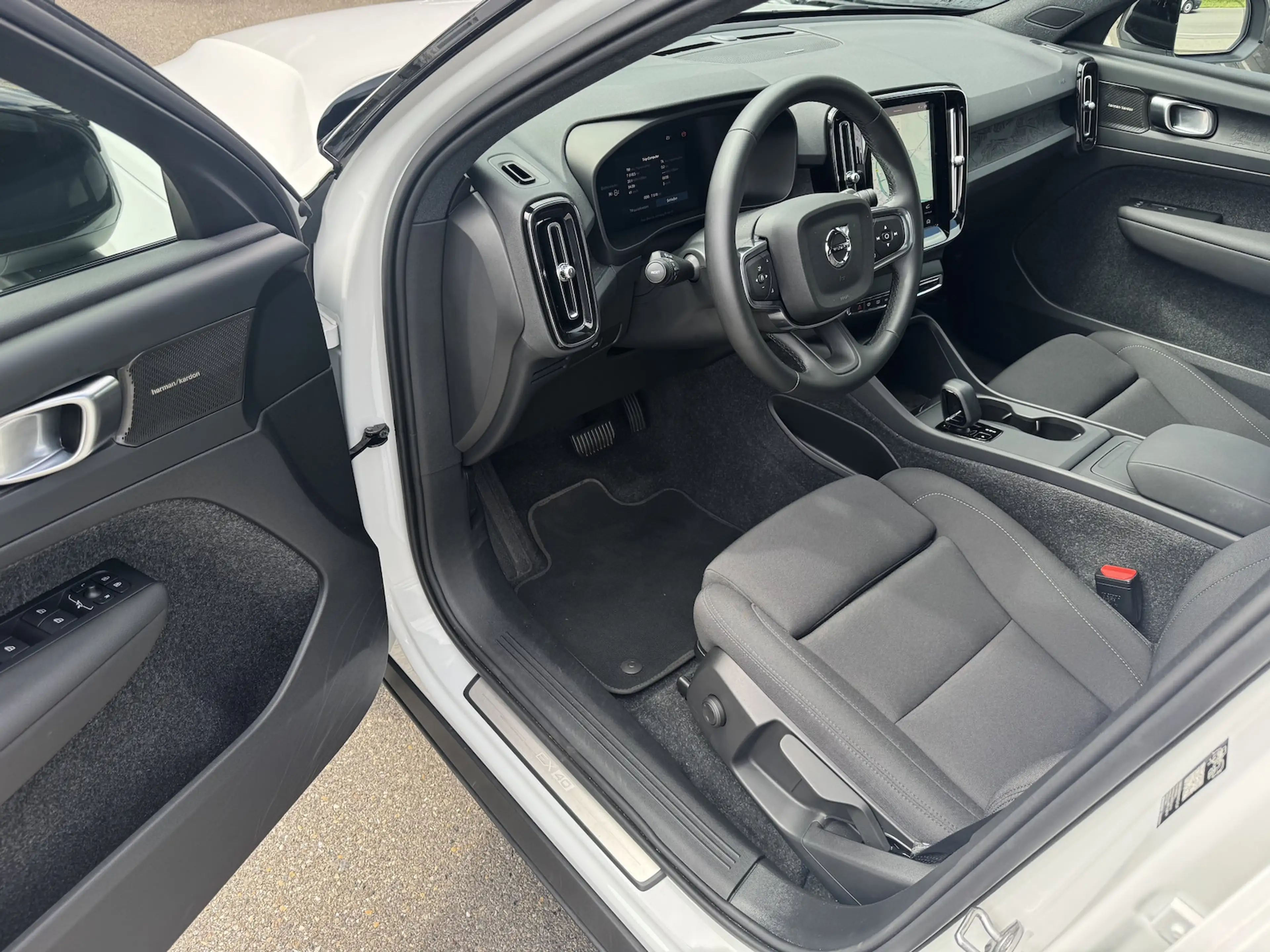 Volvo EX40 Plus*Black Edition*2WD*NP 64730*Pano*82kWh — photo 8