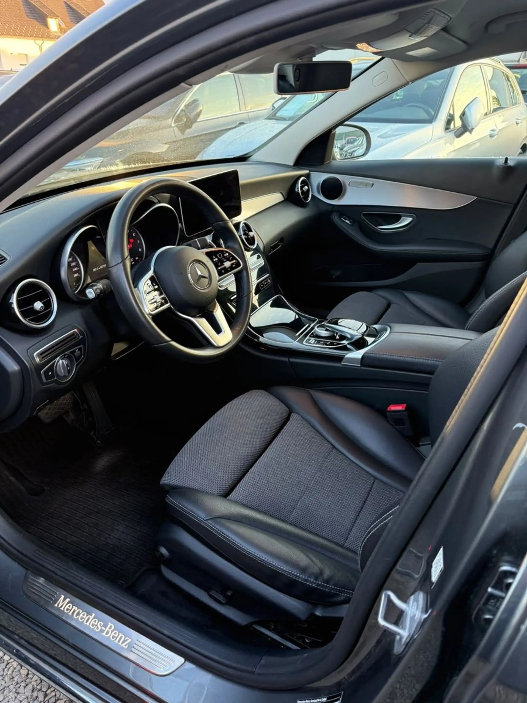 Mercedes-Benz C 180 CGI Lim. 9G Avantgarde *LED*RCAM*CARPLAY* — photo 10