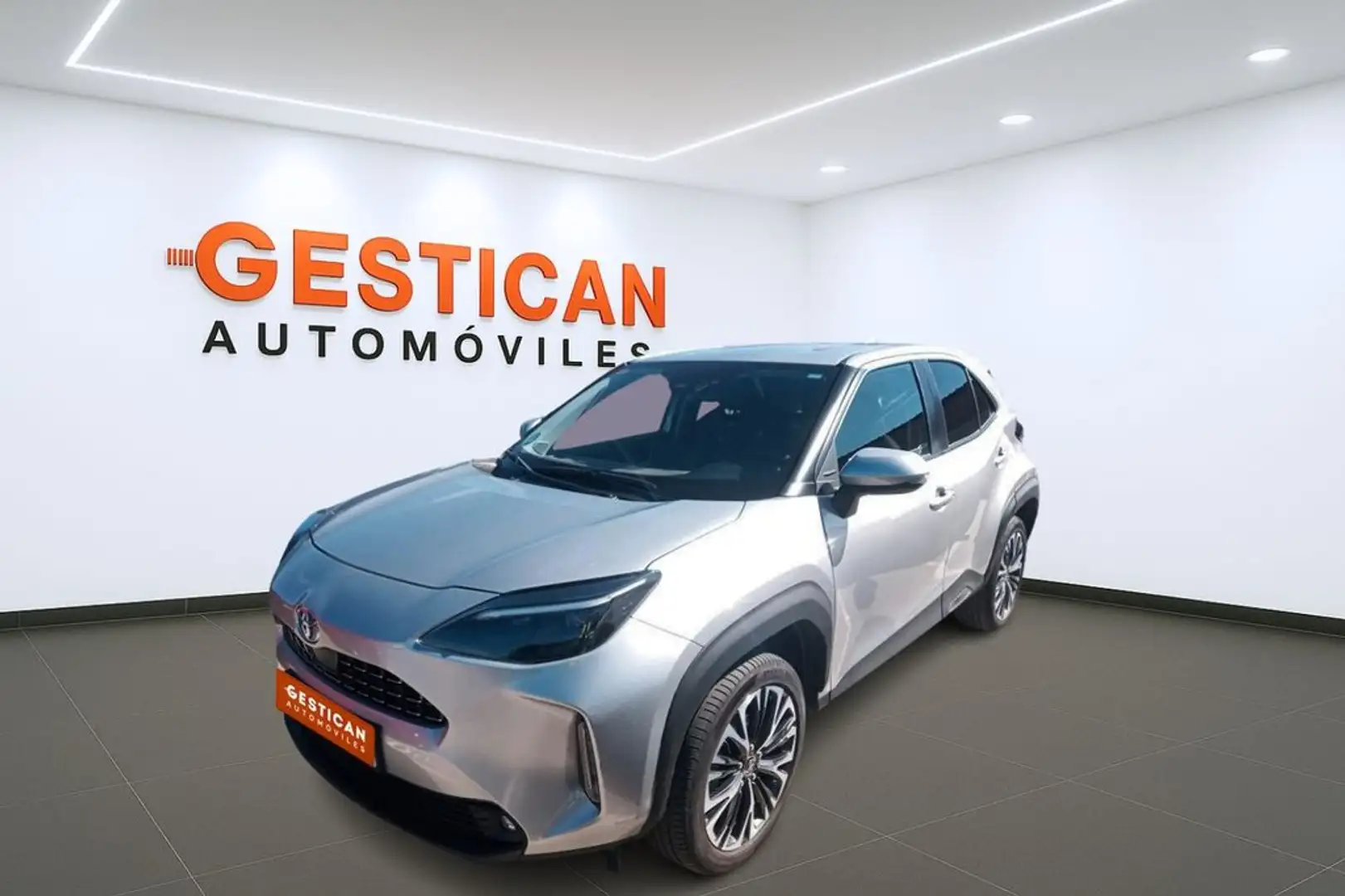 Toyota Yaris Cross 120H Style Gris - 1