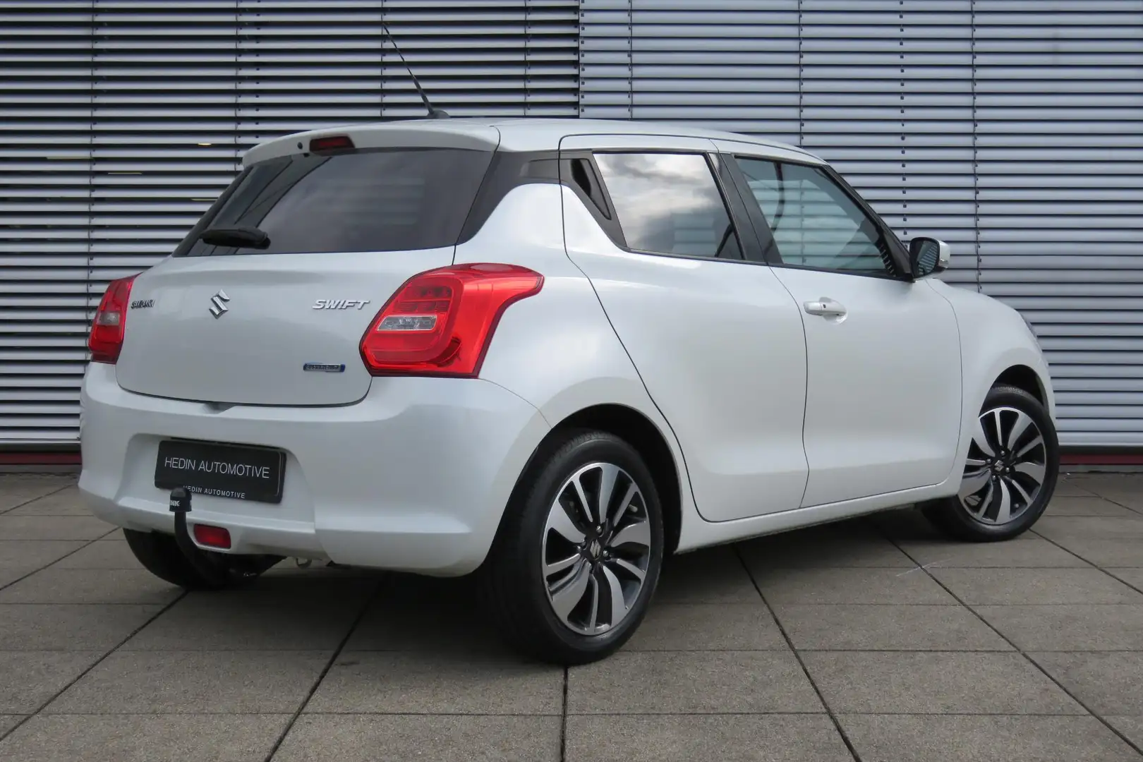Suzuki Swift 1.2 Stijl Smart Hybrid | Navigatie | DAB | Trekhaa Wit - 2