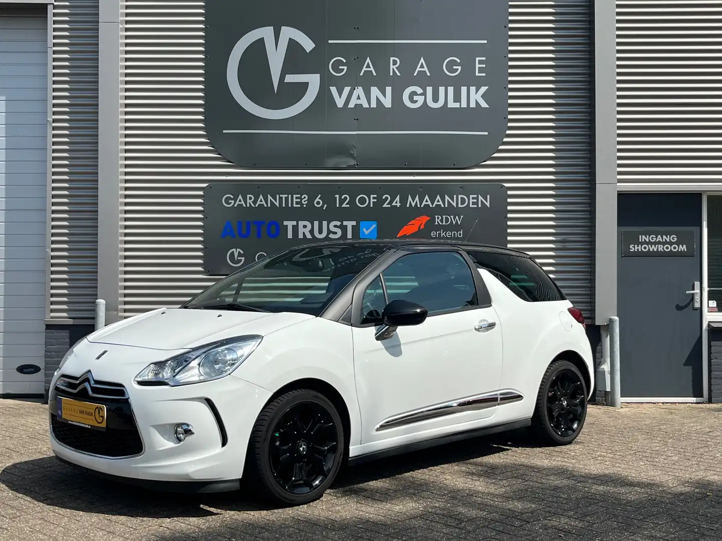 Citroen DS3 1.2 110PK PureTech So Chic Clima,Cruise,Bluetooth, Weiß - 1