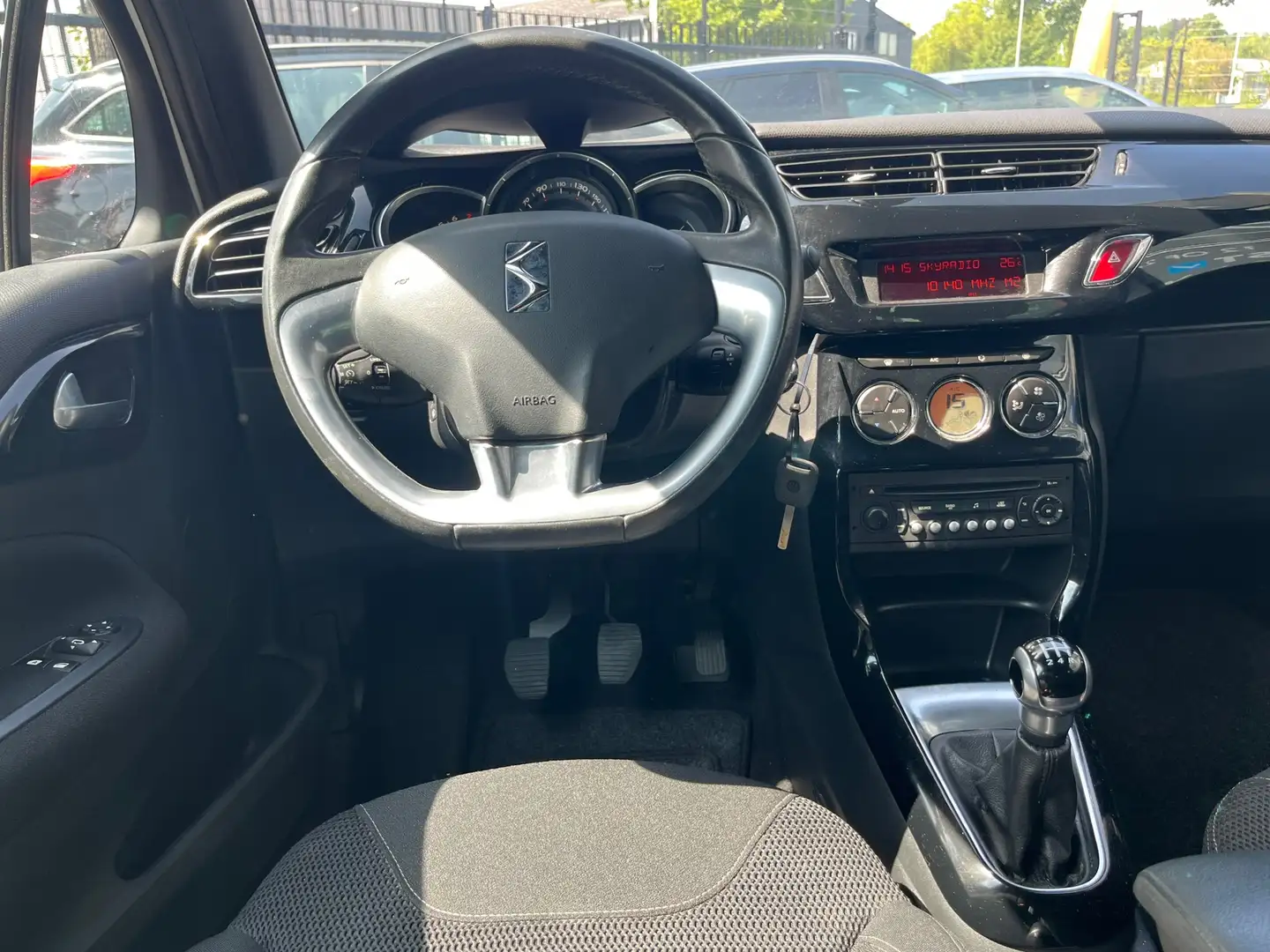 Citroen DS3 1.2 110PK PureTech So Chic Clima,Cruise,Bluetooth, Weiß - 2