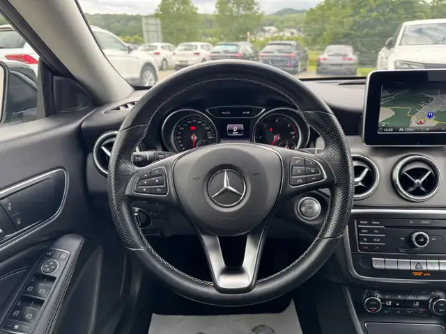 Mercedes-Benz Cla view 12