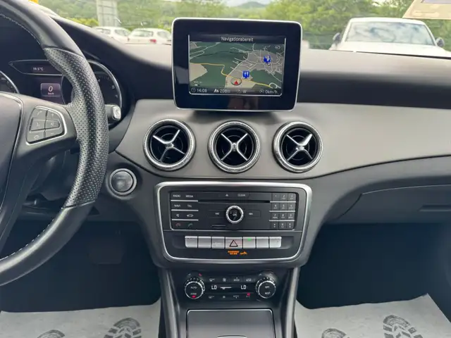 Mercedes-Benz Cla view 14