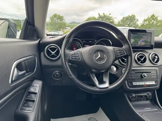 Mercedes-Benz Cla view 13