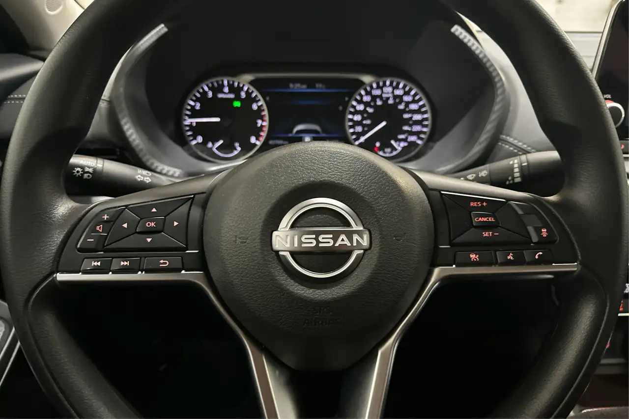 Nissan Sentra снимка Nissan Sentra