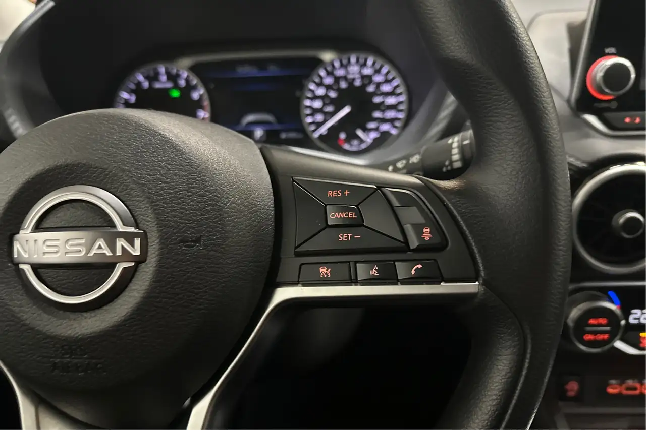 Nissan Sentra снимка Nissan Sentra