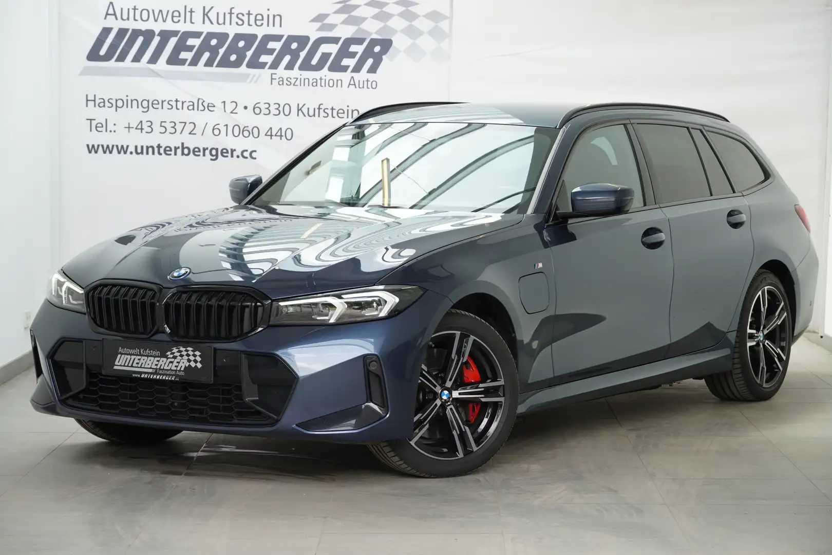 BMW 330 e xDrive Touring M-Sportpaket Pro Blau - 1