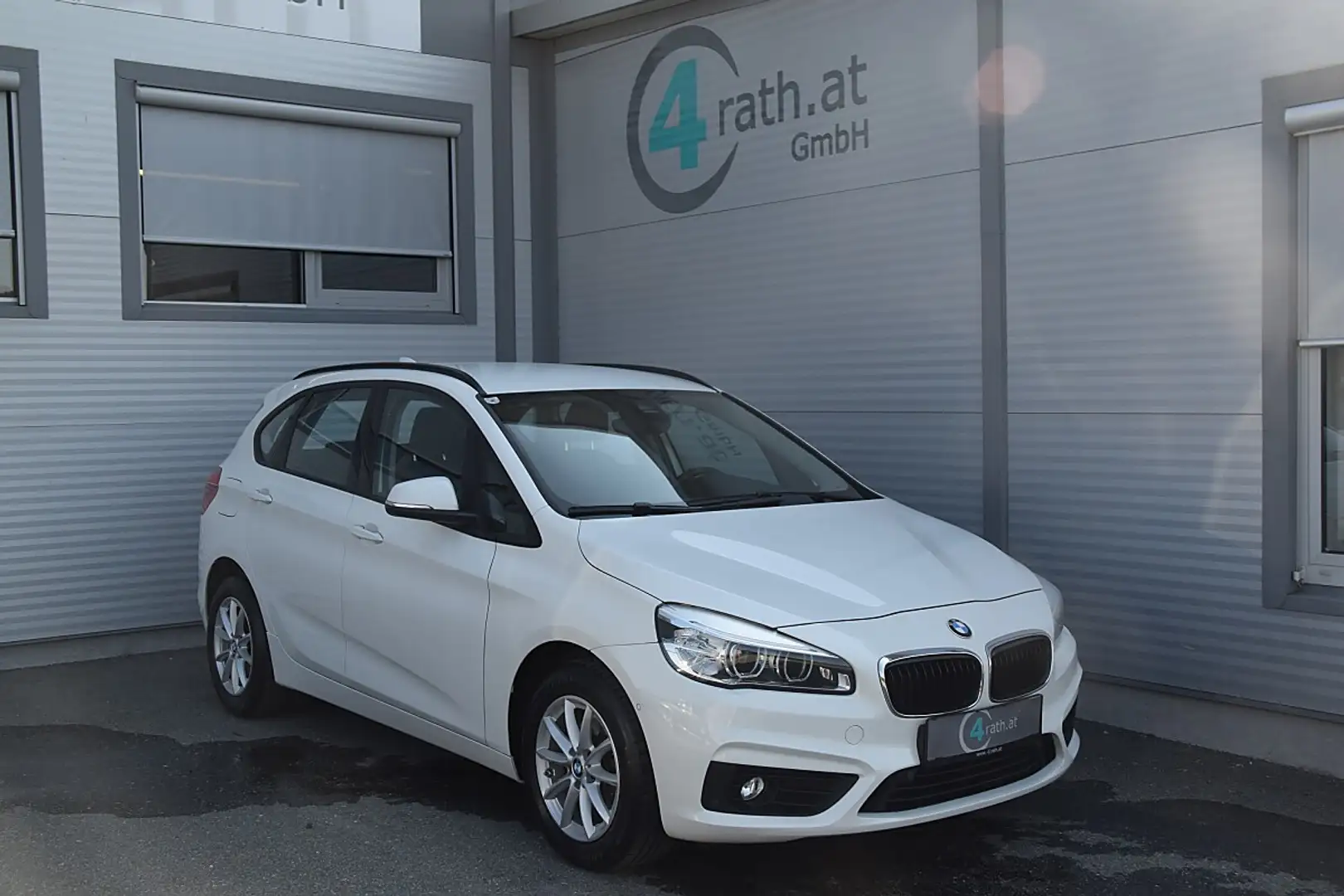 BMW 218 d Active Tourer Advantage Aut. LED/NAVI/RFK Weiß - 1