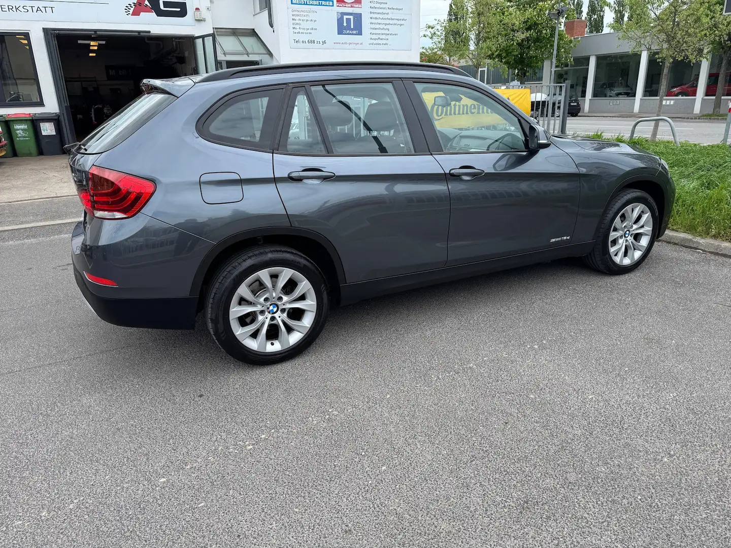 BMW X1 sDrive 18d Österreich-Paket Grau - 2