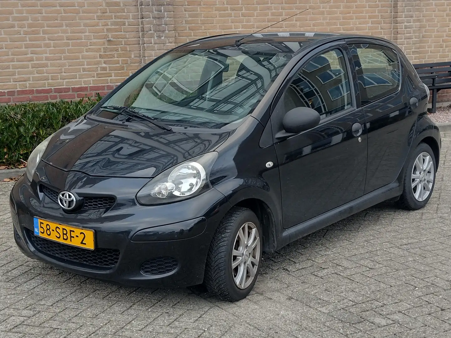 Toyota Aygo Aygo 1.0-12V Now Zwart - 2