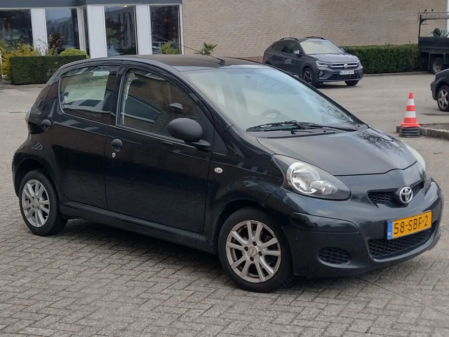Toyota Aygo Aygo 1.0-12V Now Zwart - 1
