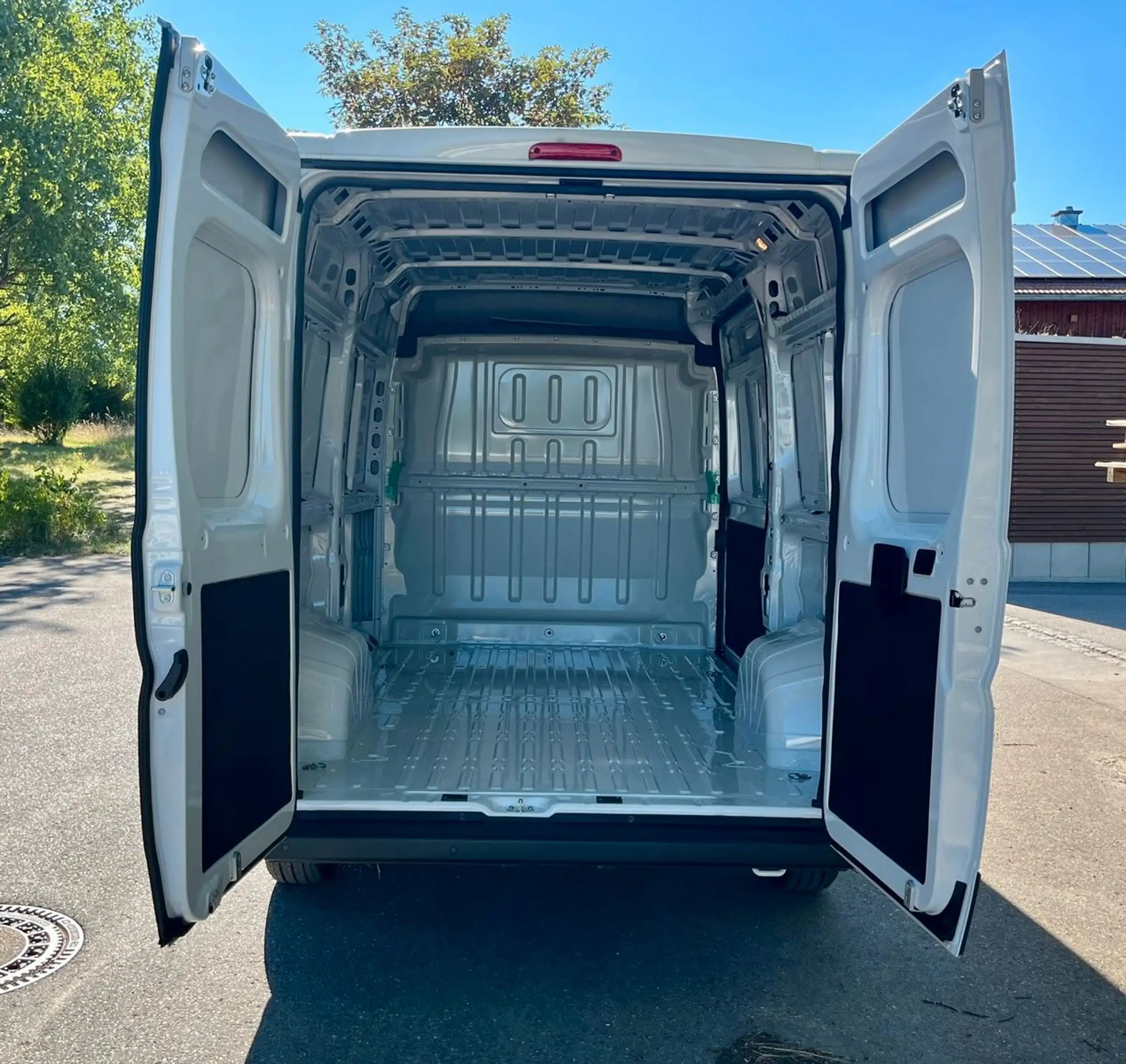 Peugeot Boxer Kasten 33 L2H2 BlueHDi 120/Trennwand/Klima — photo 14