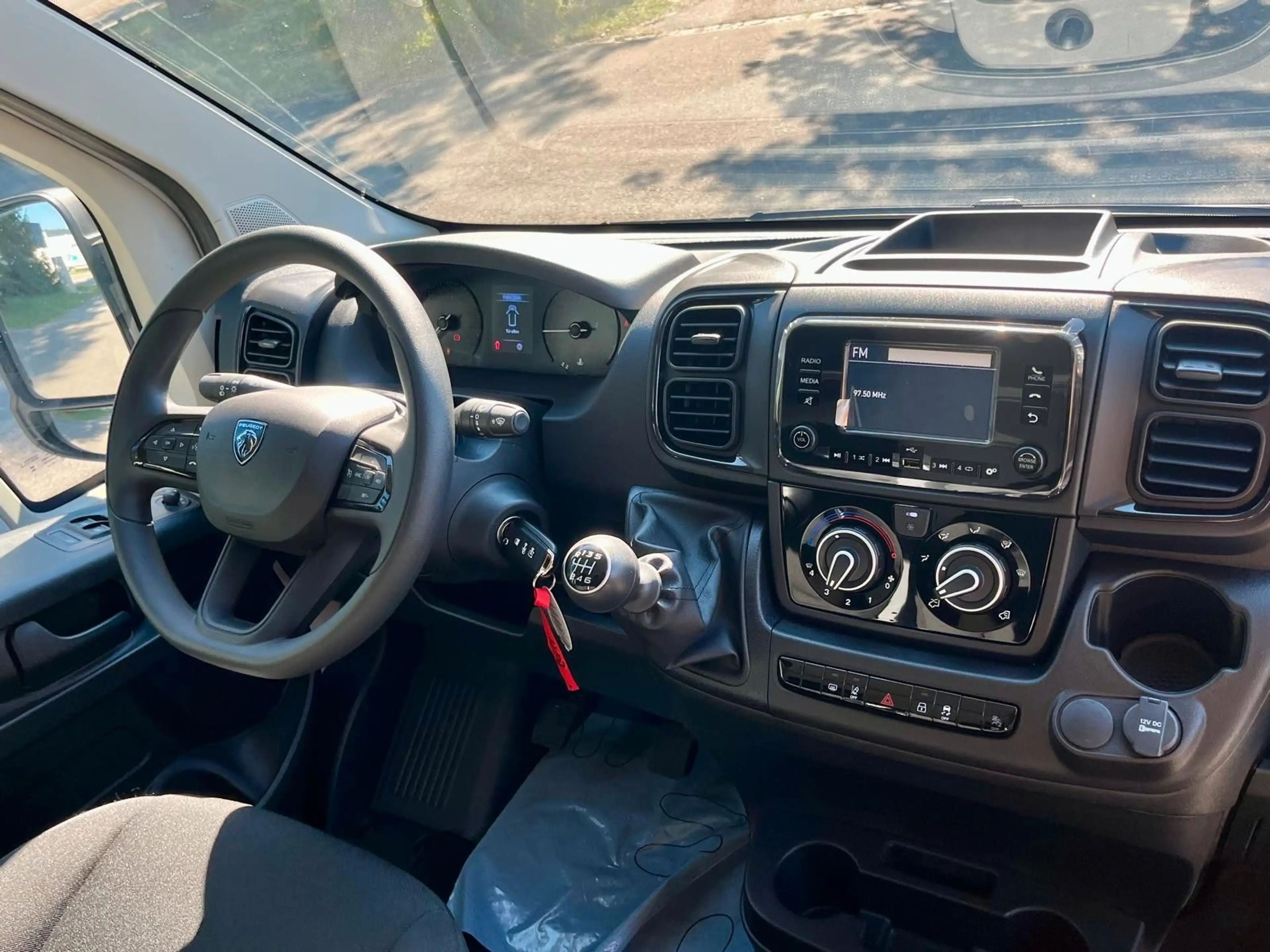 Peugeot Boxer Kasten 33 L2H2 BlueHDi 120/Trennwand/Klima — photo 7