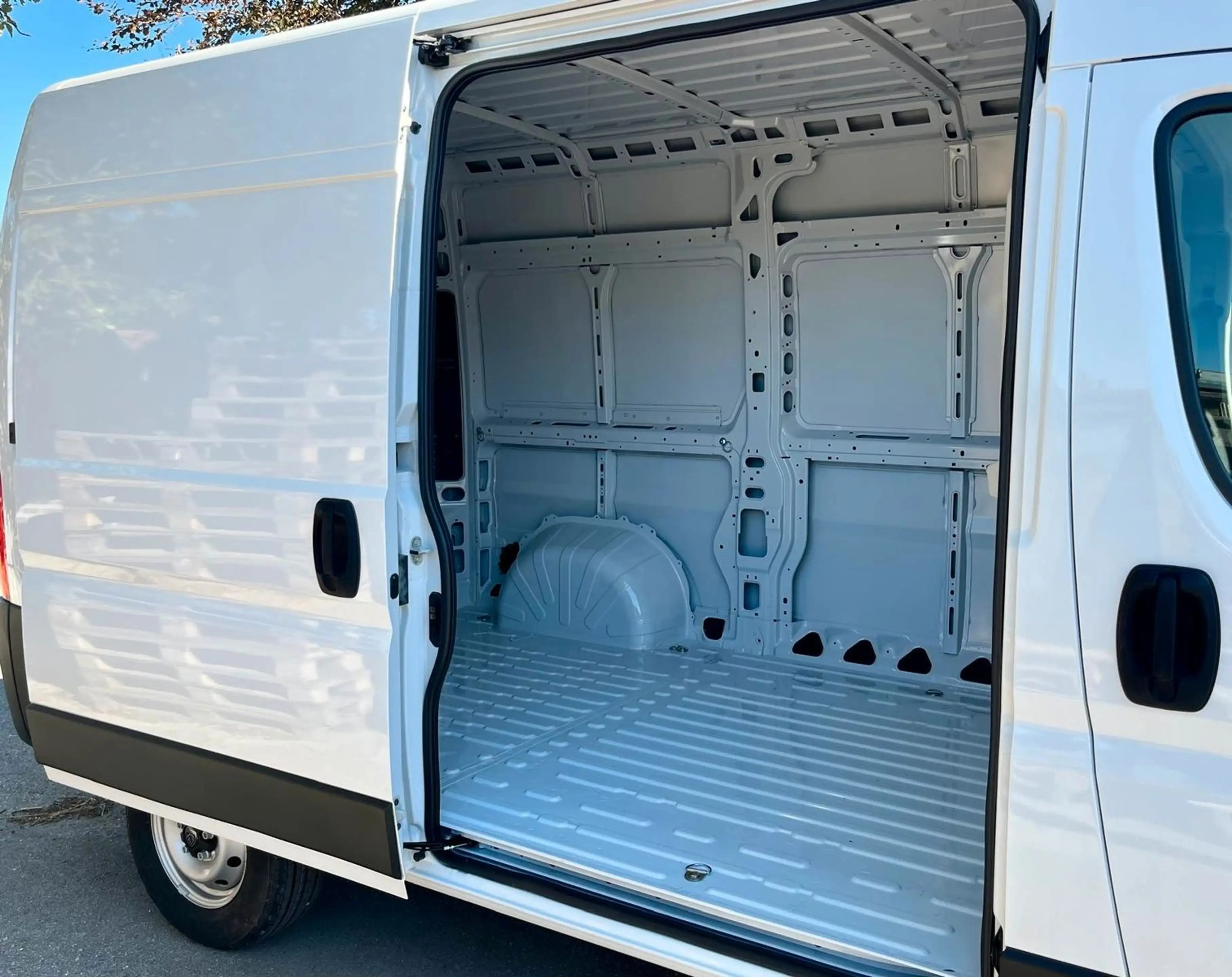 Peugeot Boxer Kasten 33 L2H2 BlueHDi 120/Trennwand/Klima — photo 13