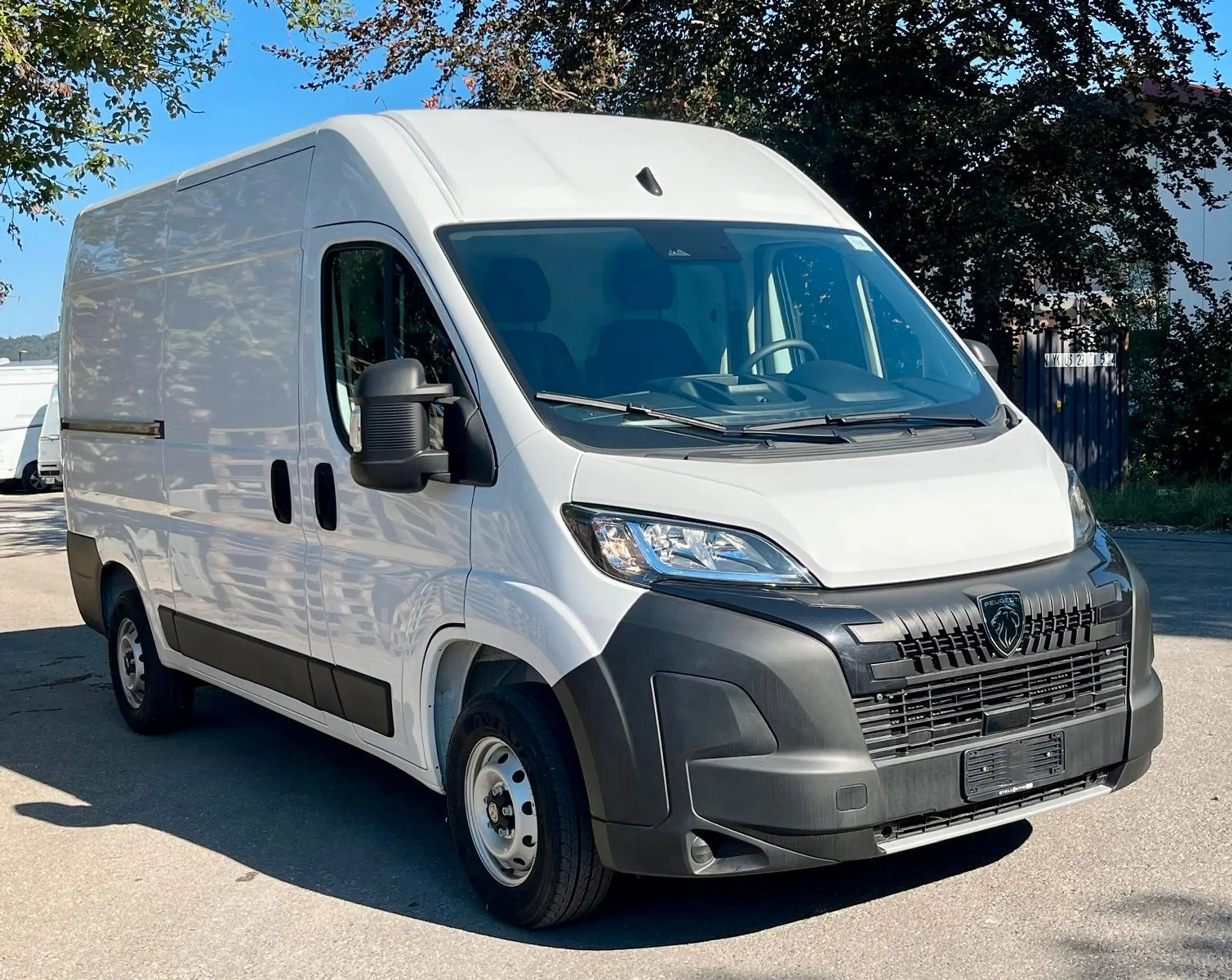 Peugeot Boxer Kasten 33 L2H2 BlueHDi 120/Trennwand/Klima