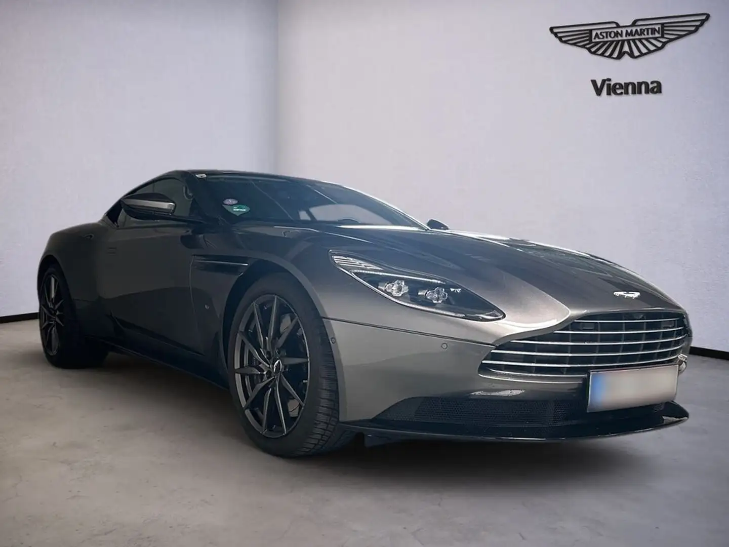 Aston Martin DB11 V12 Launch Edition / Magnetic Silver / 1/1000 Grau - 2