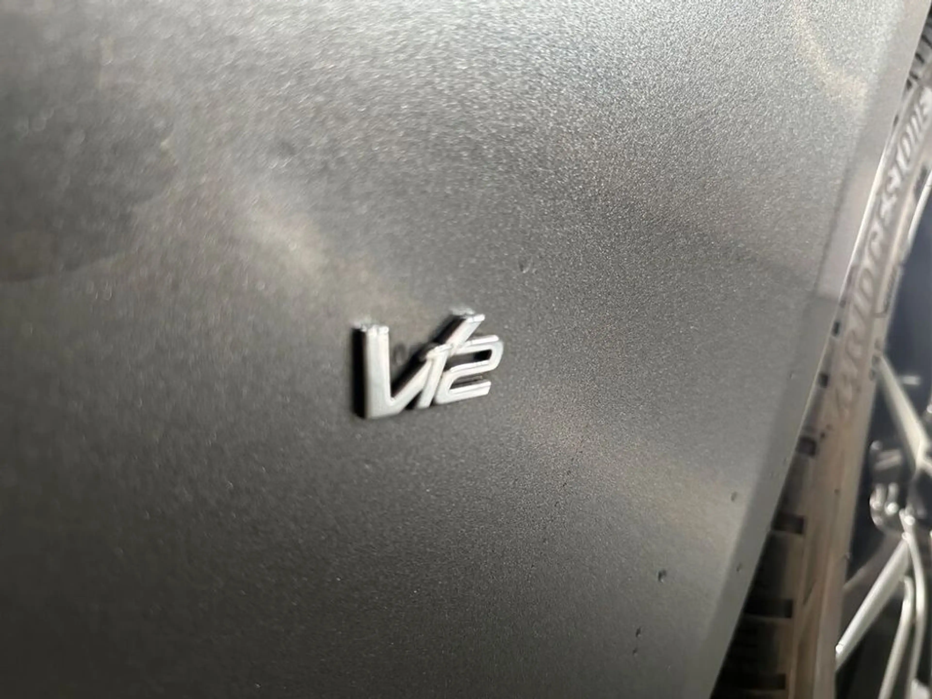 Aston Martin DB11 V12 Launch Edition / Magnetic Silver / 1/1000 — photo 13
