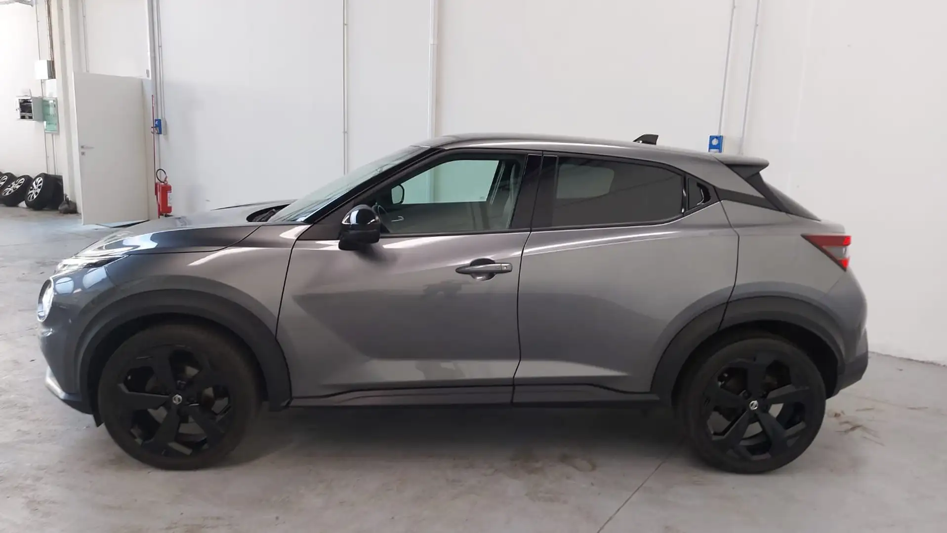 Nissan Juke 1.0 dig-t Tekna 114cv GE267 Grigio - 2