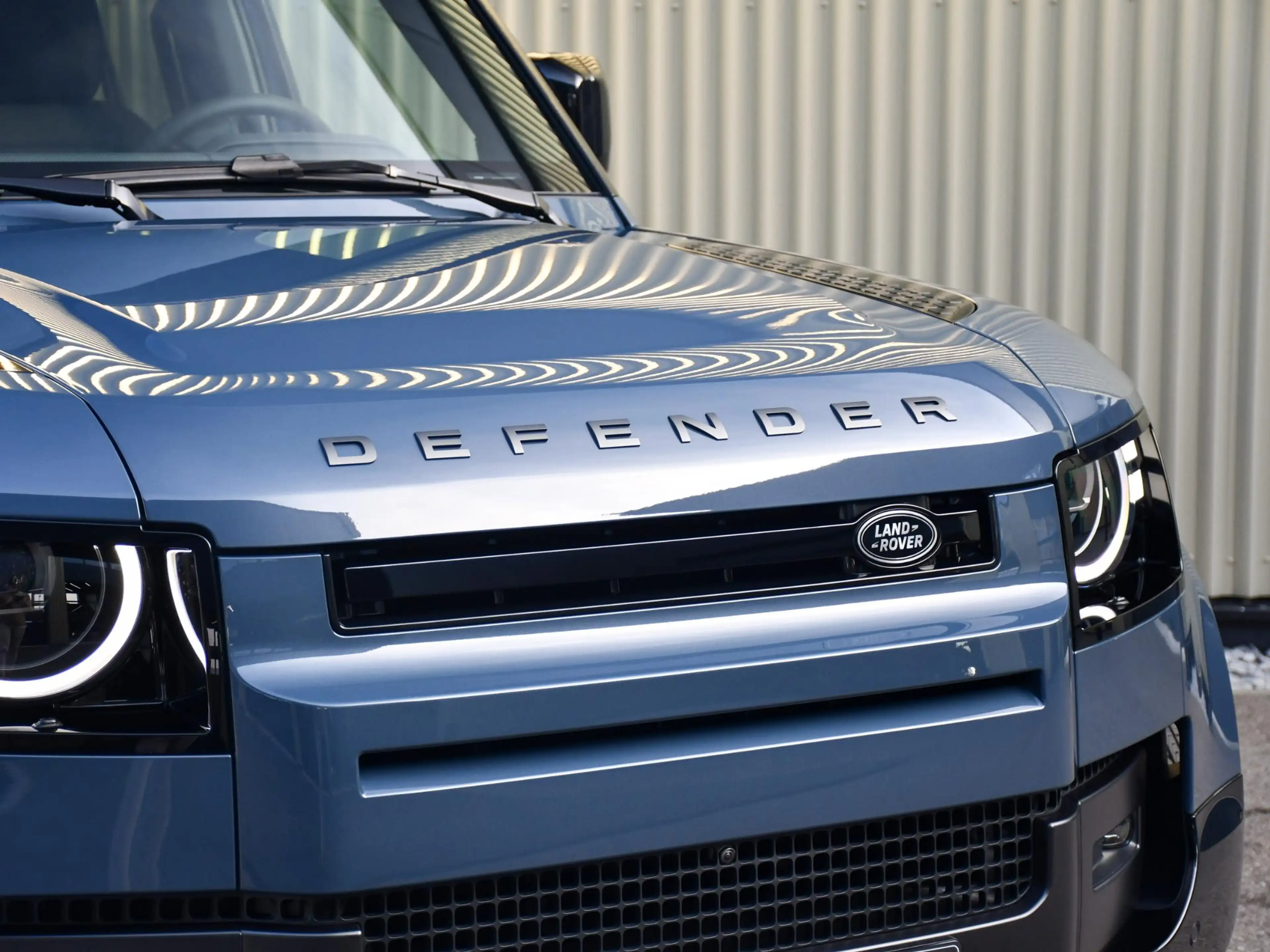 Land Rover Defender 110 2.0 P300e 110 X-Dynamic SE | MY2026 | Schuif-/ — photo 12