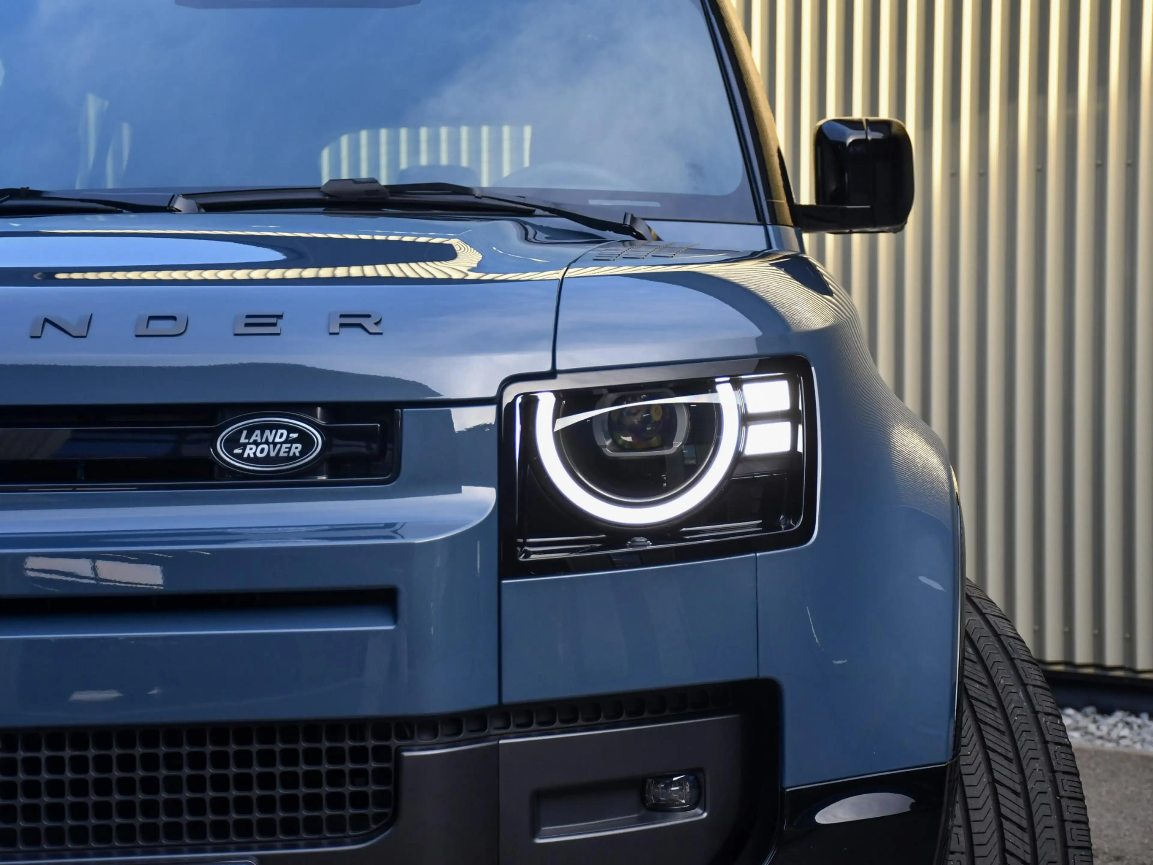 Land Rover Defender 110 2.0 P300e 110 X-Dynamic SE | MY2026 | Schuif-/ — photo 11