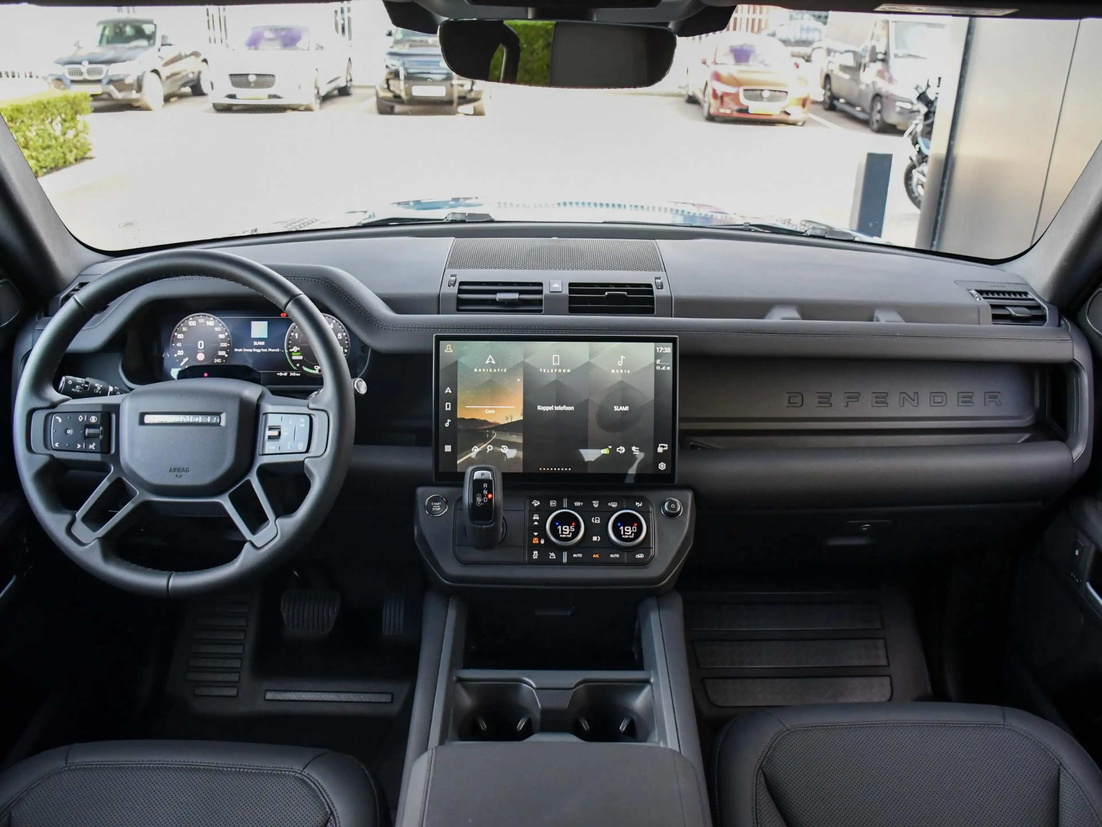 Land Rover Defender 110 2.0 P300e 110 X-Dynamic SE | MY2026 | Schuif-/ — photo 13
