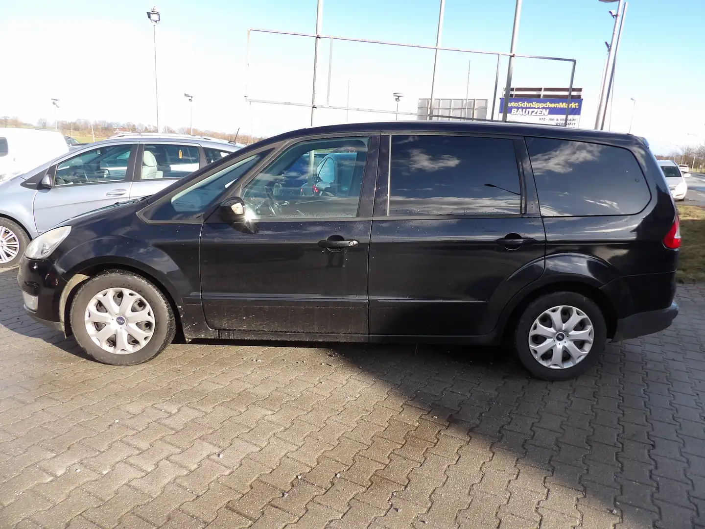 Ford Galaxy Trend Klima AHK PDC Radio Winterräder HU AU Neu Schwarz - 2