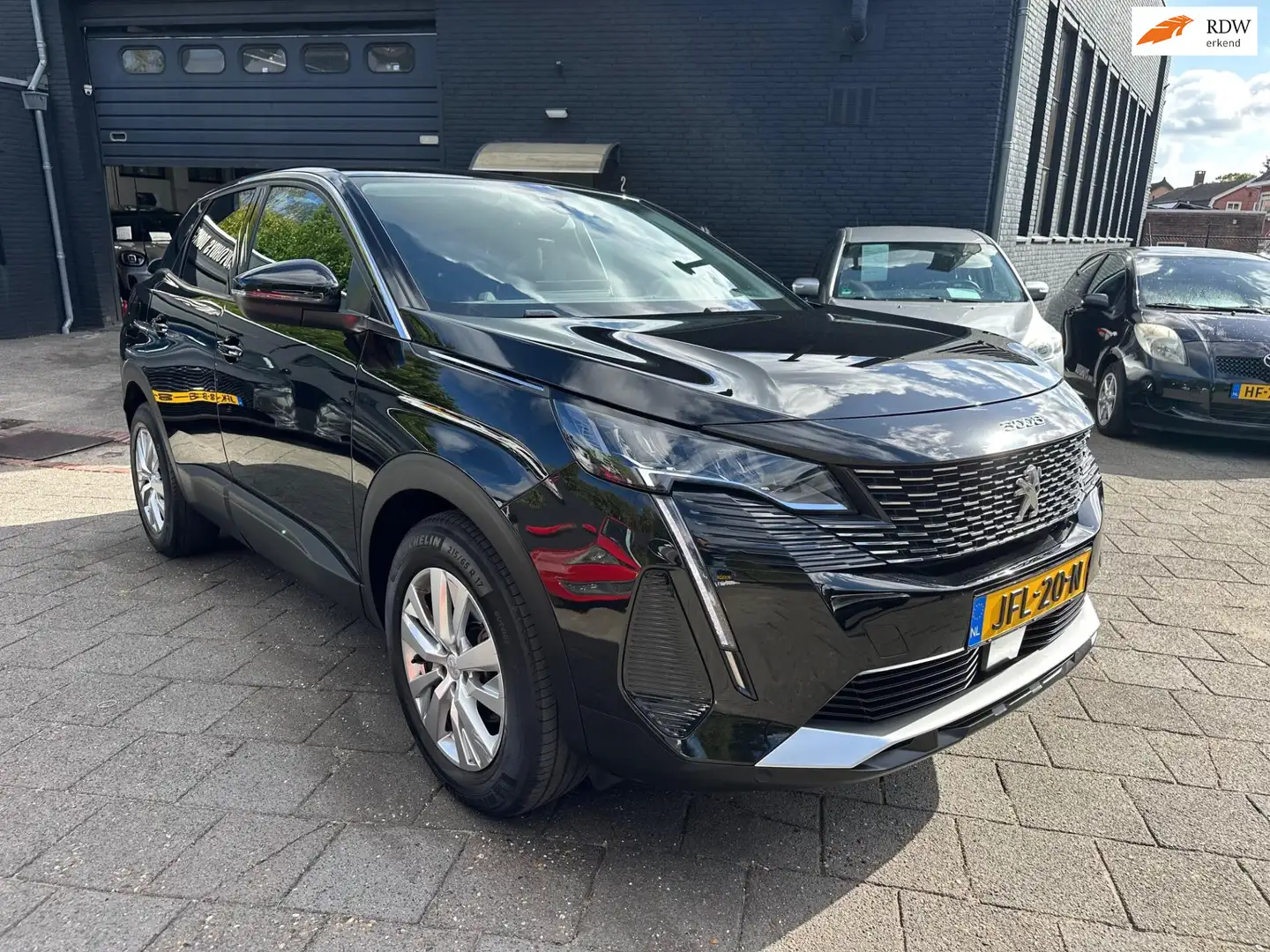Peugeot 3008 1.2 PureTech (131pk) Aut. Navigatie! 360 Camera! Zwart - 1