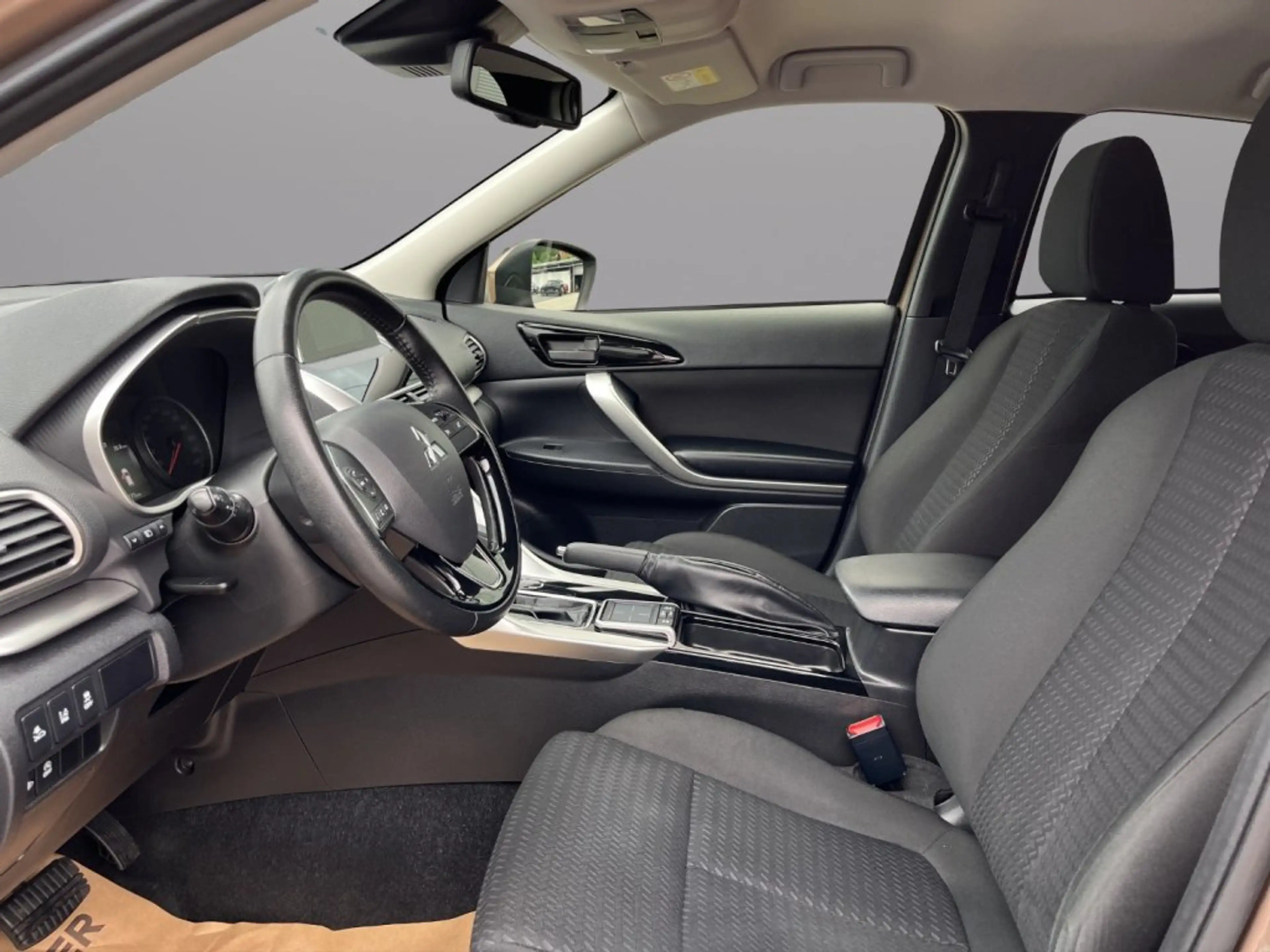 Mitsubishi Eclipse Cross 1,5 TC CVT 2WD — photo 9