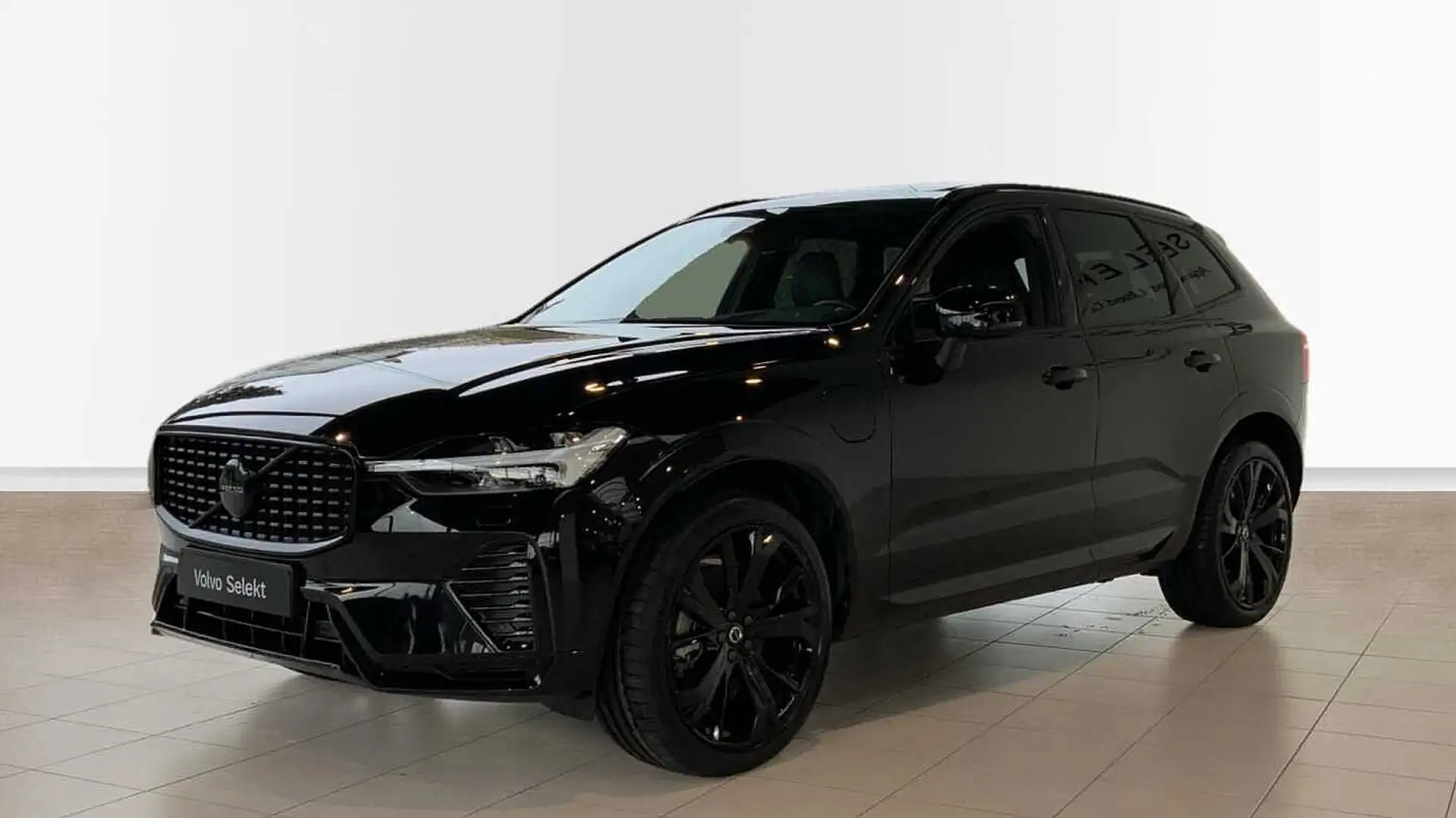 Volvo XC60 Black Edition Plus, T6 AWD Plug-in hybrid, Elektri Zwart - 1