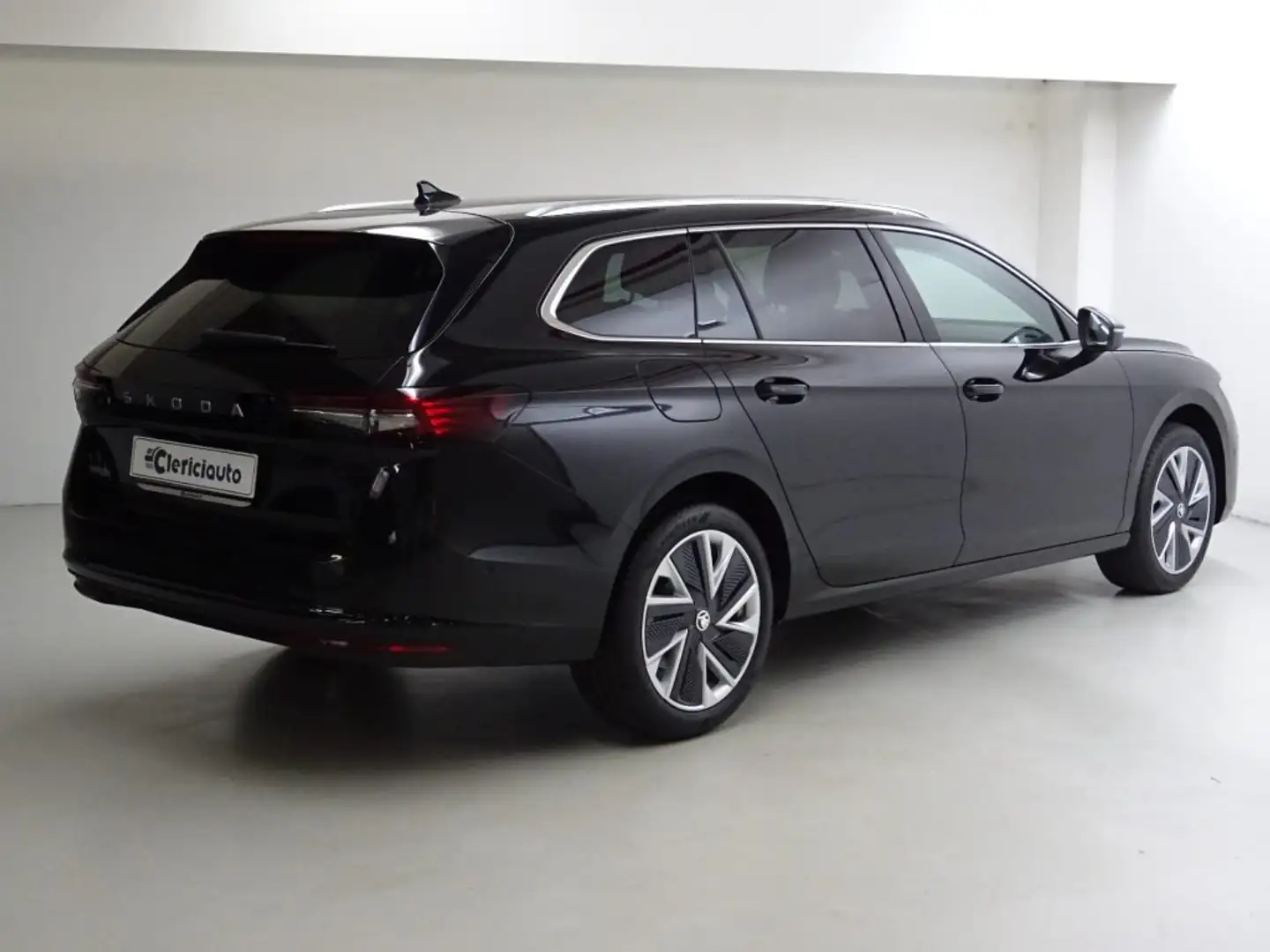 Skoda Superb 2.0 TDI EVO 150 CV SCR DSG Style Nero - 2