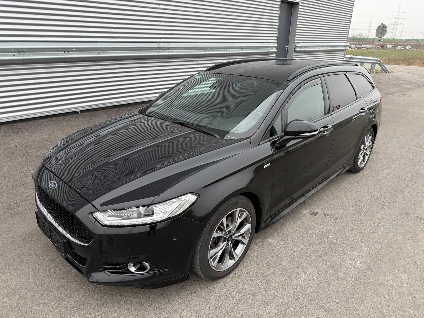 Ford Mondeo ST-Line ID:41 Schwarz - 1