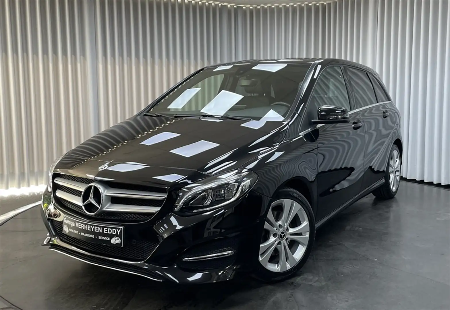 Mercedes-Benz B 180 1.6i / Aut. / Leder / LED / Bluetooth / ... Zwart - 1