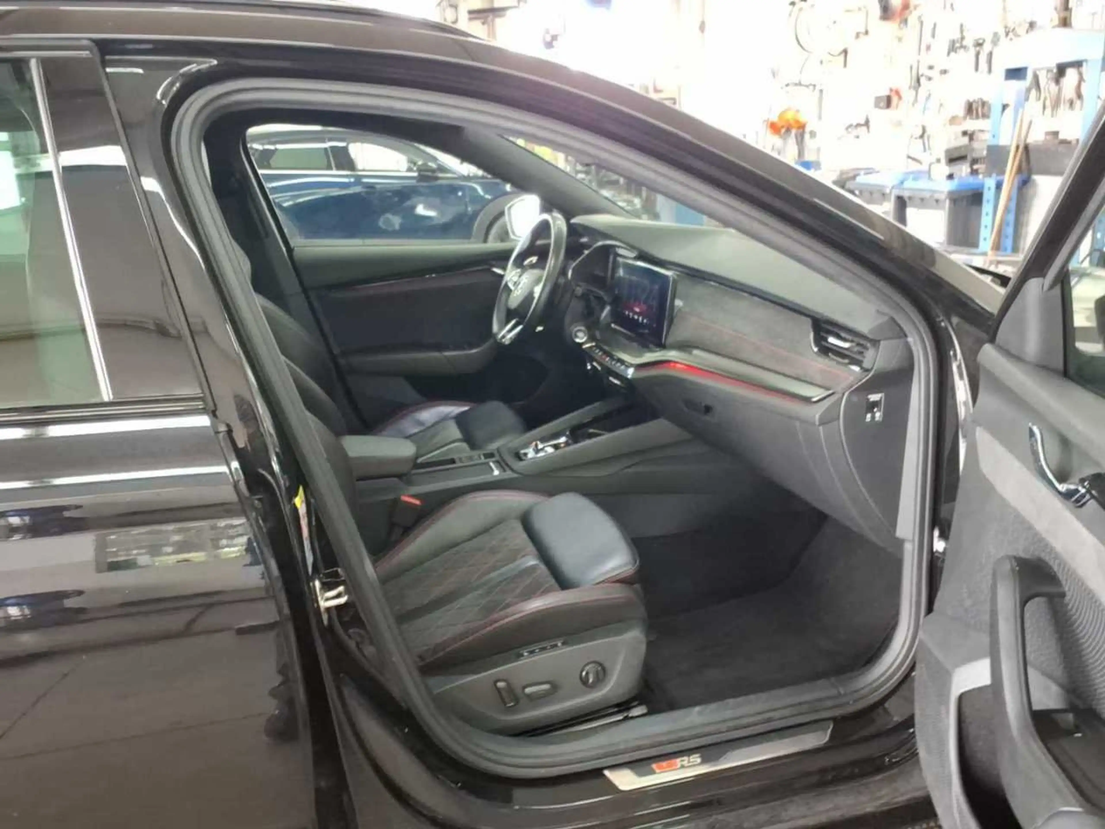 Skoda Octavia Combi 2.0 TDI RS Virtual AHK SpoSi ACC — photo 10