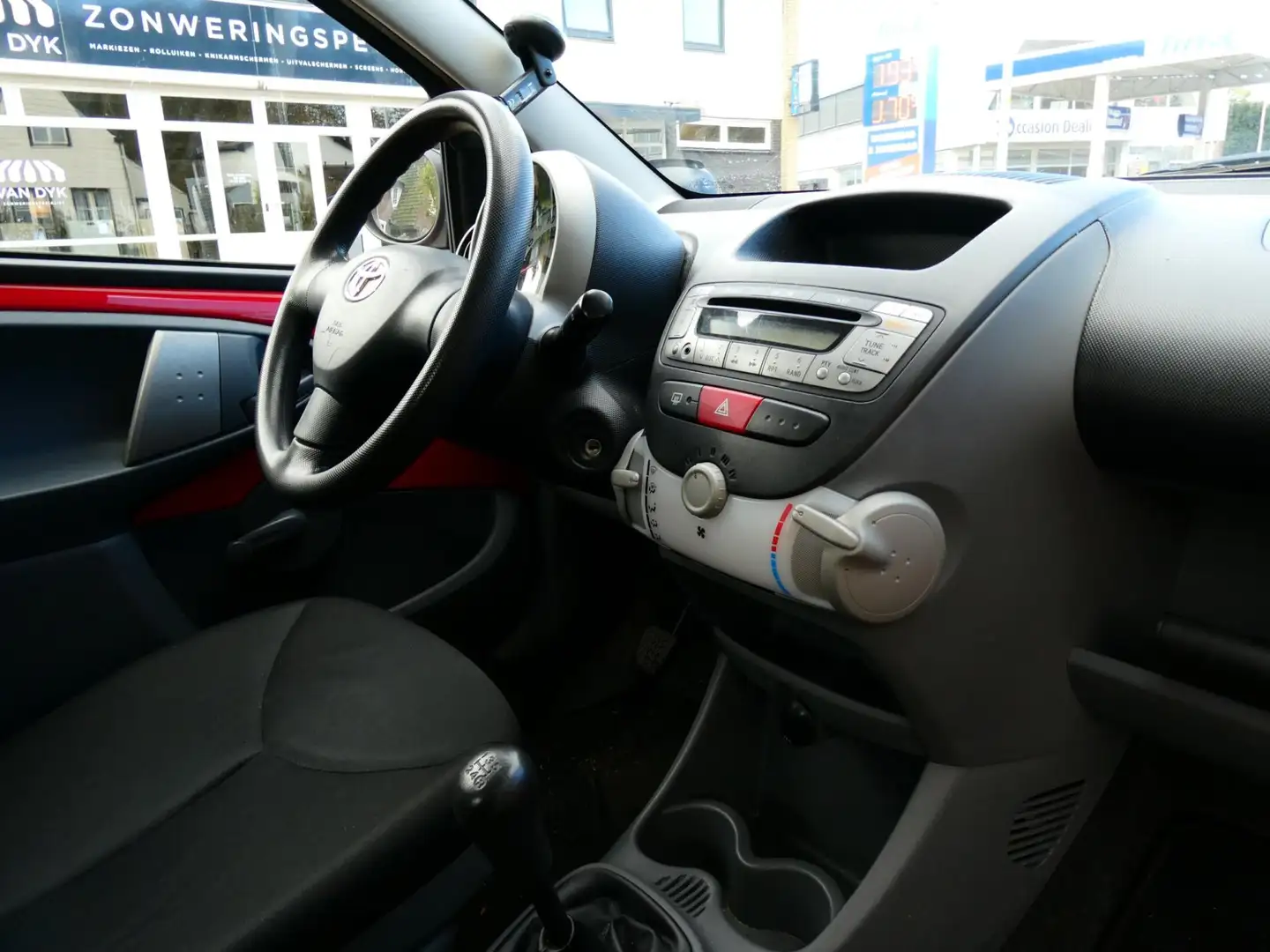 Toyota Aygo 1.0-12V 3-deurs Zuinig A-Label 146.000km. APK SEP. Rouge - 2