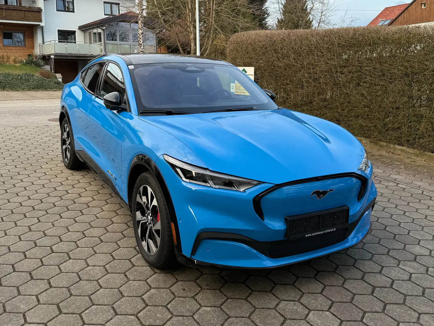 Ford Mustang Mach-E Elektro 91kWh Extended Range Premium Blau - 1