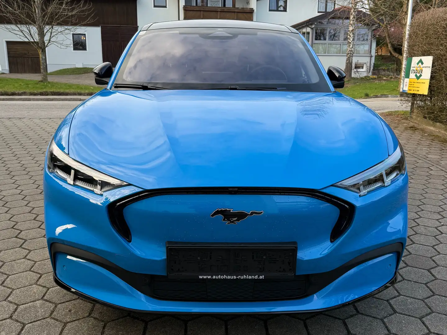 Ford Mustang Mach-E Elektro 91kWh Extended Range Premium Blau - 2