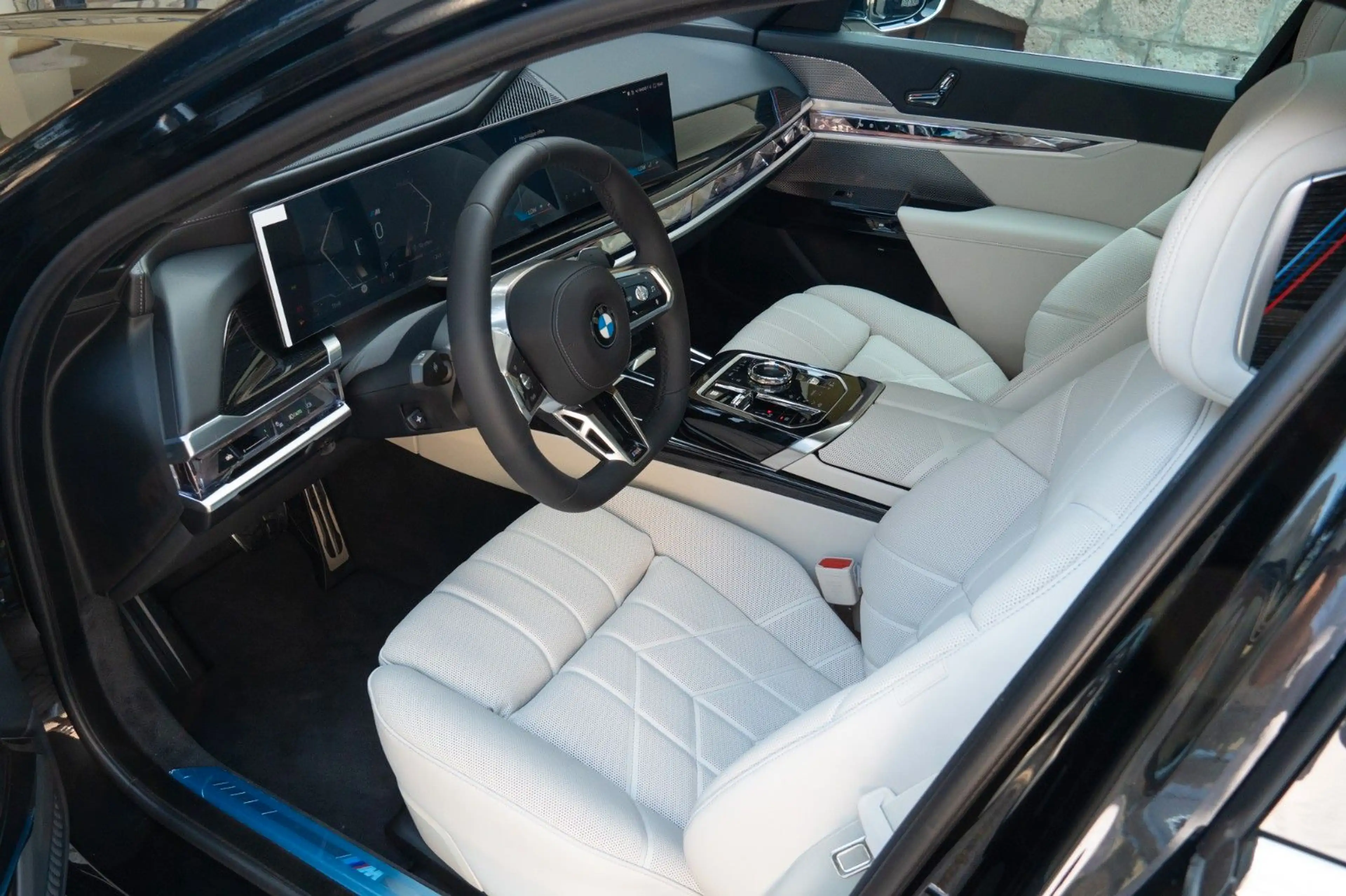 BMW 740 d M SPORT.DR.ASS.PRO.MASSAGE.SKY.AUT.TÜR.AHK — photo 11