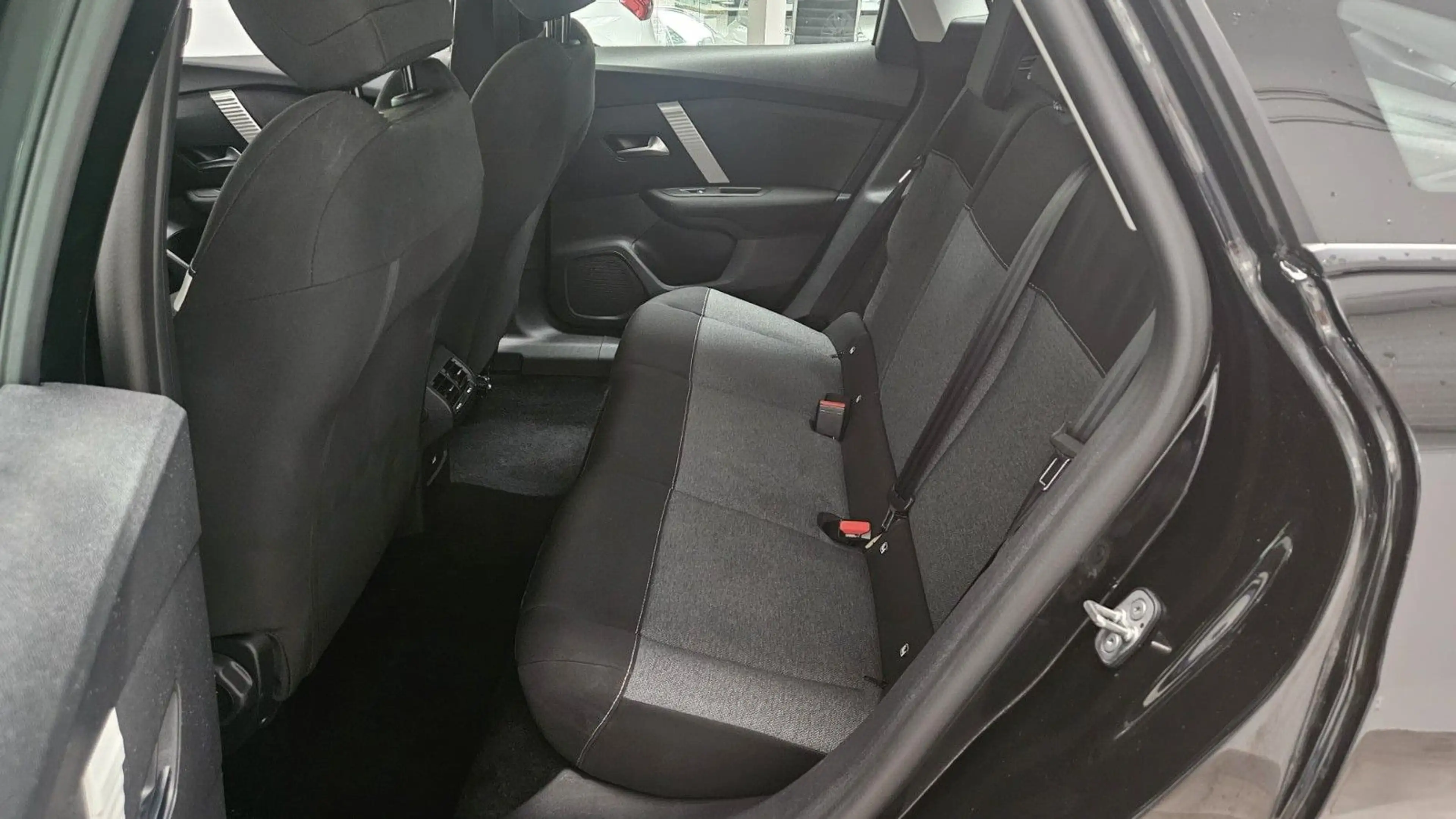 Citroen C4 Lim. YOU 1.2 Mild-Hybrid Autom. LED Tempo PDC — photo 14