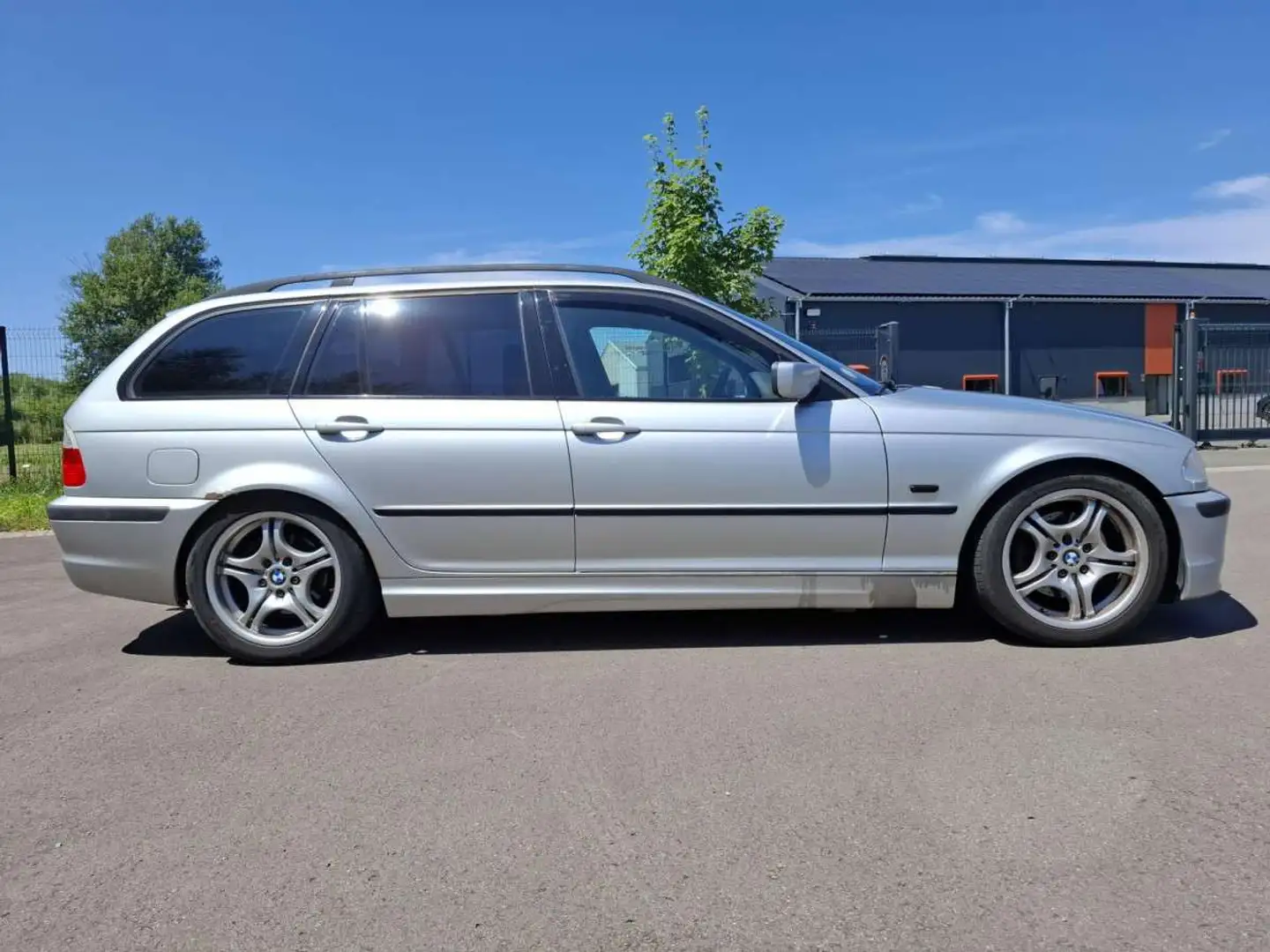 BMW 320 i Touring Pack M Argent - 2