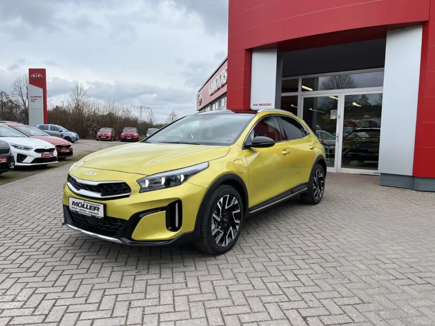 Kia XCeed Platinum 1.6 PHEV Glasdach Sitzklima ACC  Kamera Gelb - 2
