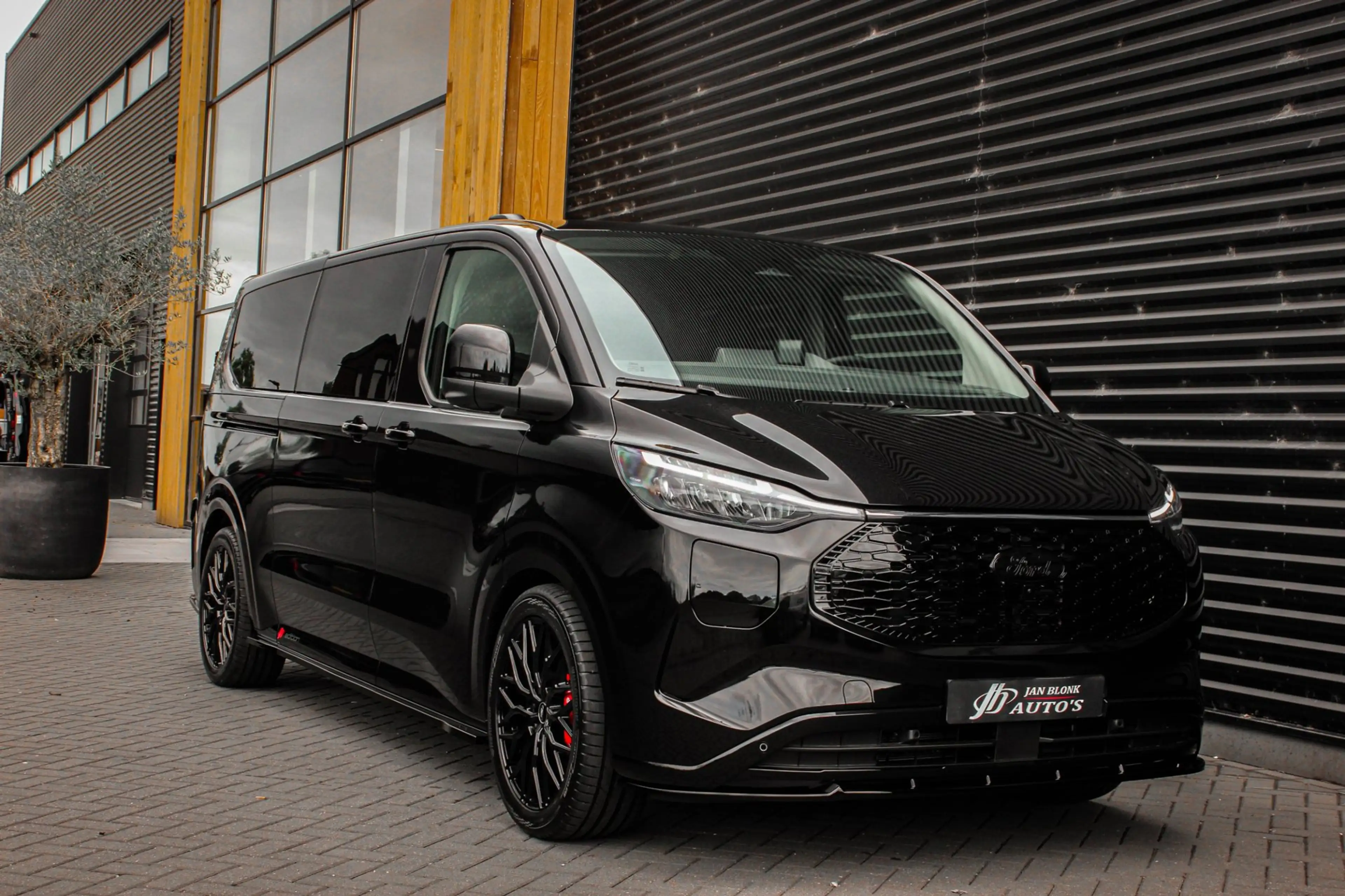 Ford E-Transit Cust. 320 L2H1 Limited 71 kWh DC DUBBEL CABINE / J — photo 9