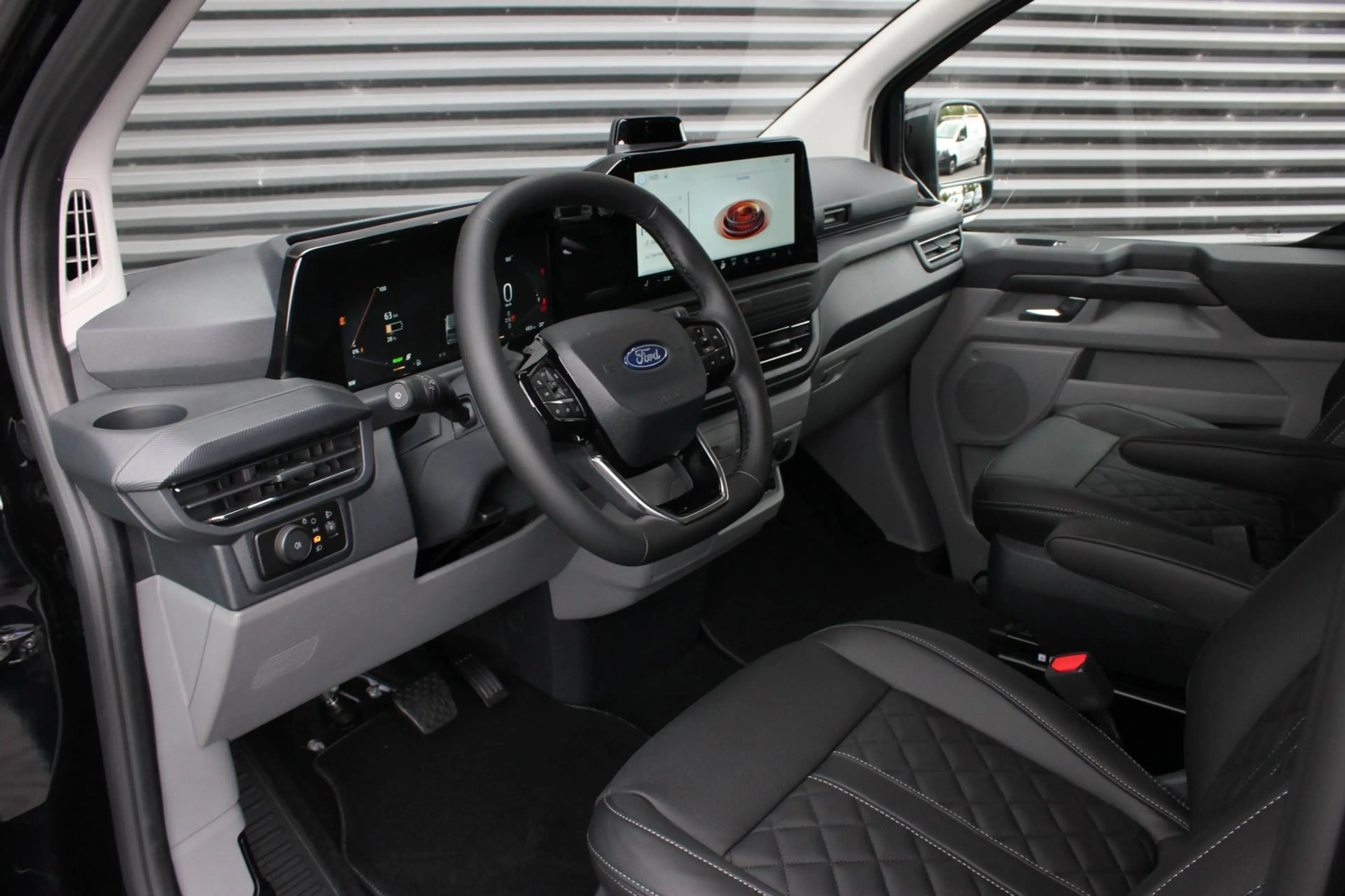 Ford E-Transit Cust. 320 L2H1 Limited 71 kWh DC DUBBEL CABINE / J — photo 29
