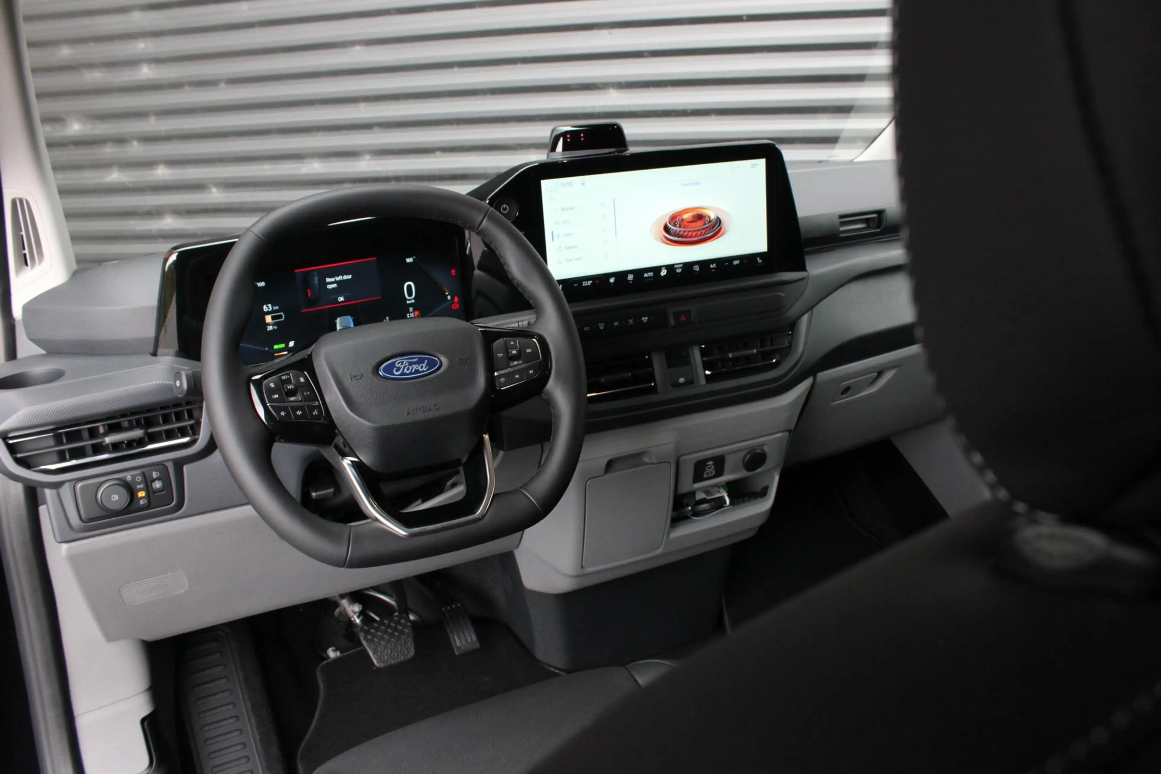 Ford E-Transit Cust. 320 L2H1 Limited 71 kWh DC DUBBEL CABINE / J — photo 30