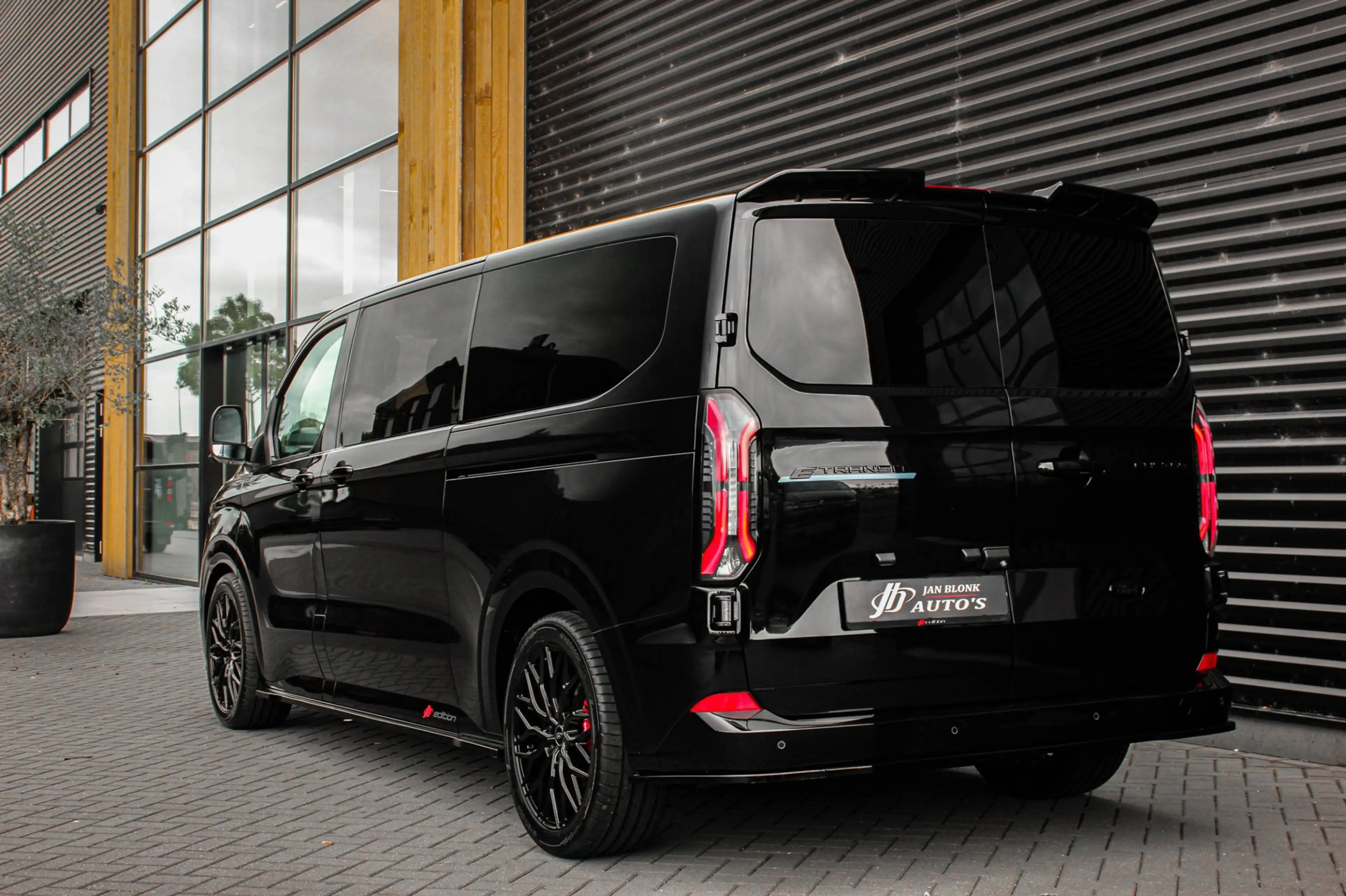 Ford E-Transit Cust. 320 L2H1 Limited 71 kWh DC DUBBEL CABINE / J — photo 10