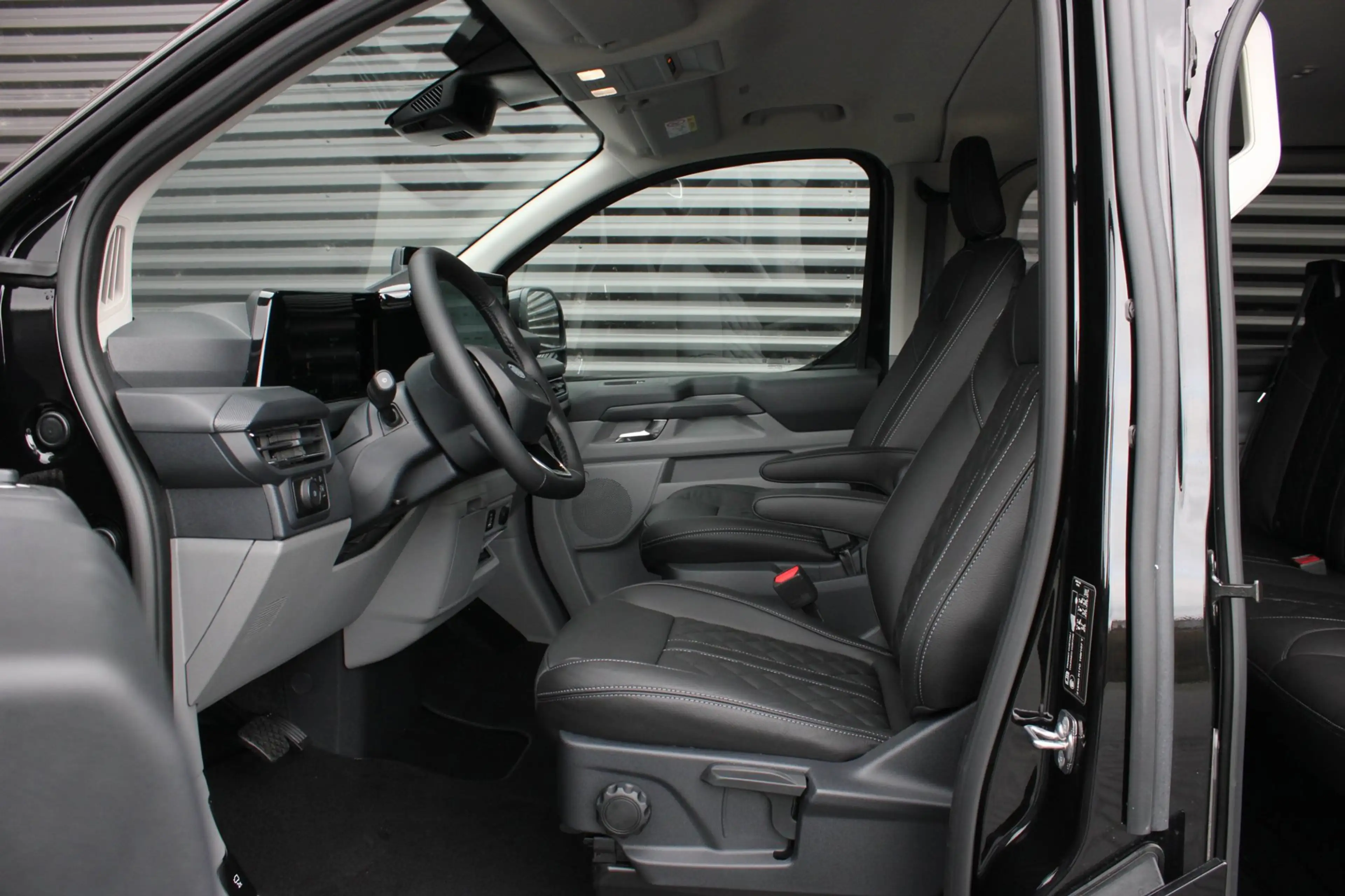 Ford E-Transit Cust. 320 L2H1 Limited 71 kWh DC DUBBEL CABINE / J — photo 14