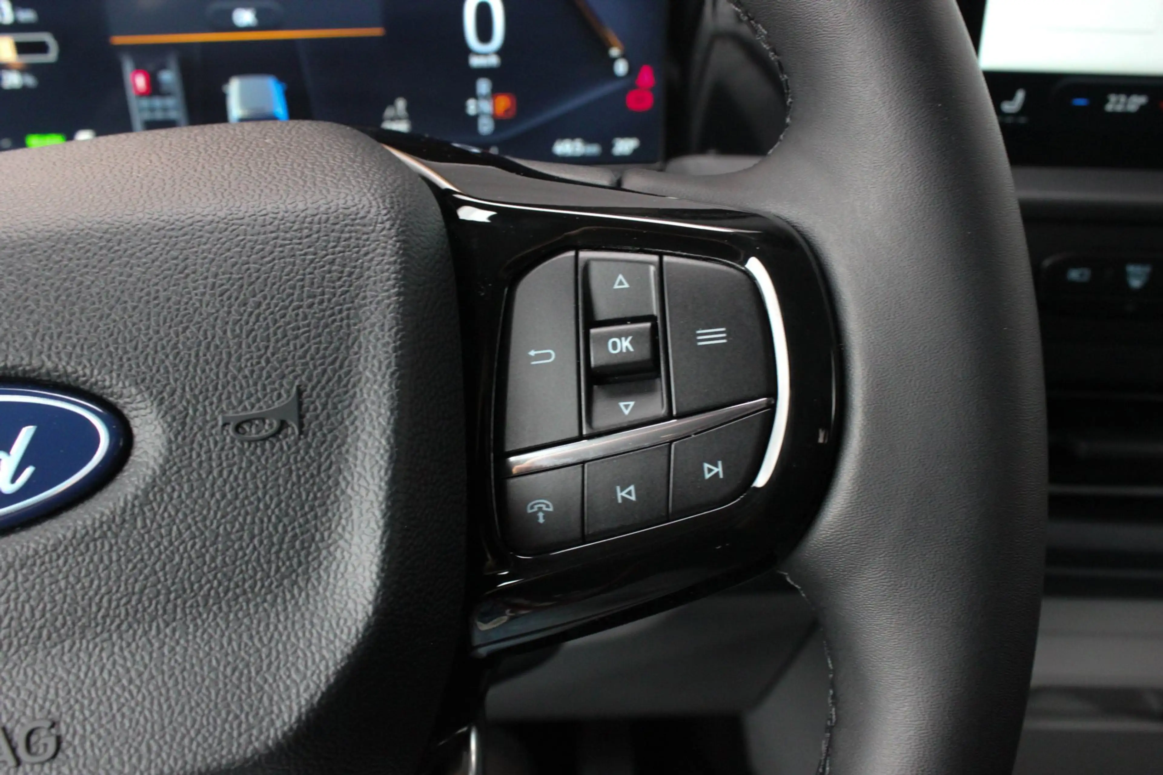 Ford E-Transit Cust. 320 L2H1 Limited 71 kWh DC DUBBEL CABINE / J — photo 19
