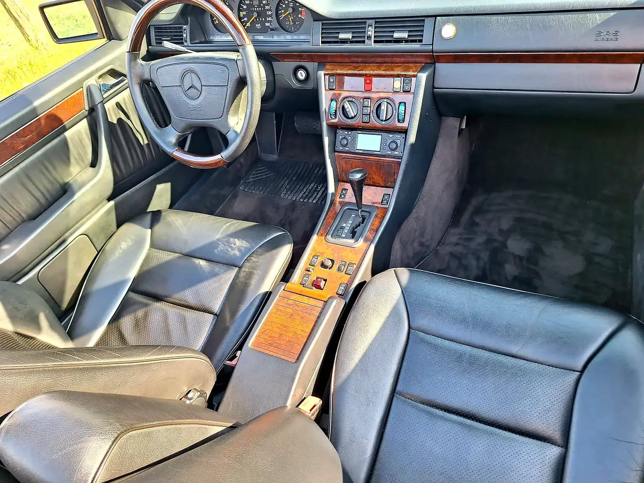 Mercedes-Benz 300 W 124, foto 6