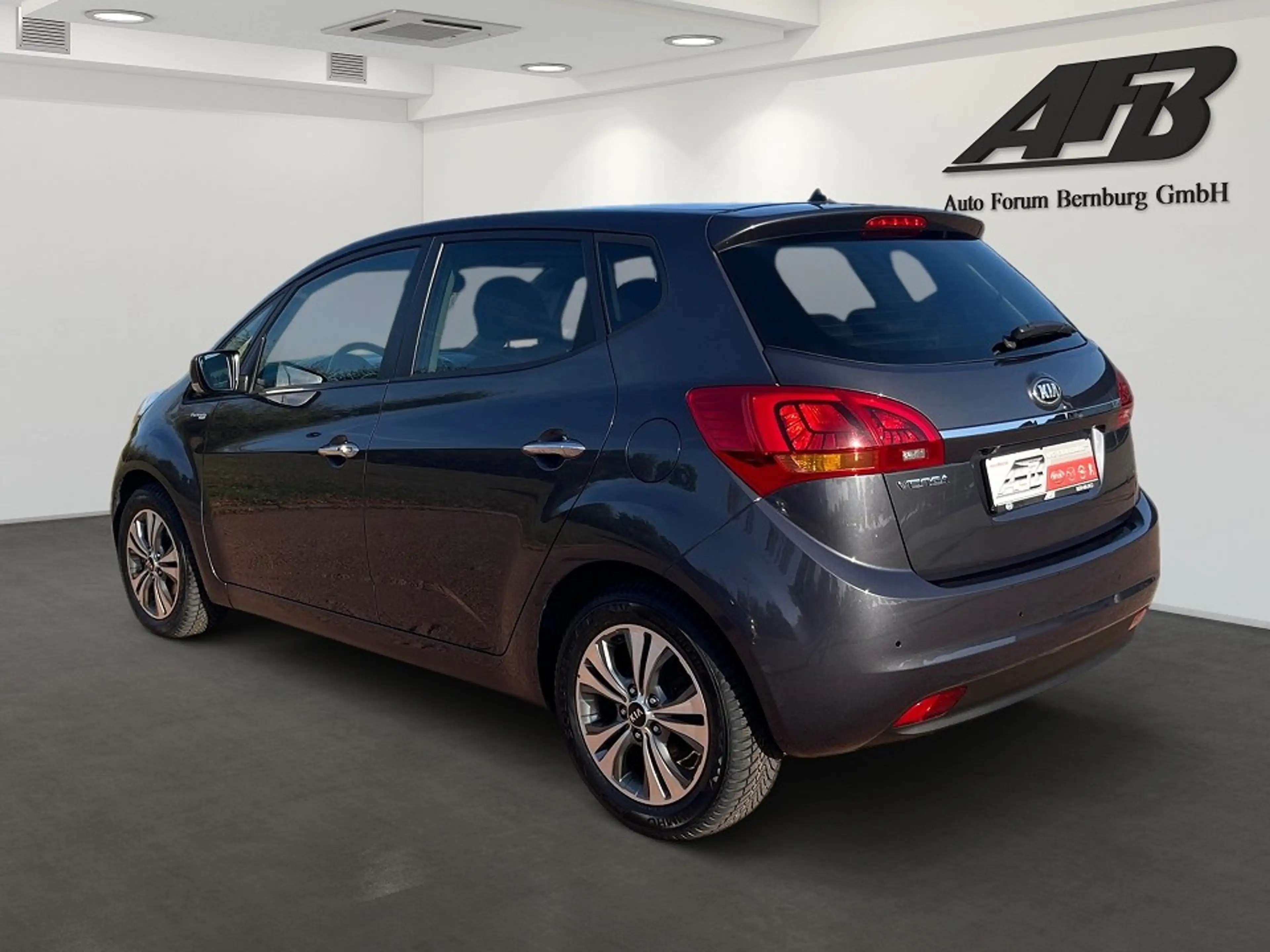 Kia Venga Platinum Edition NAVI SHZ PDC KAM LRHZ — photo 4