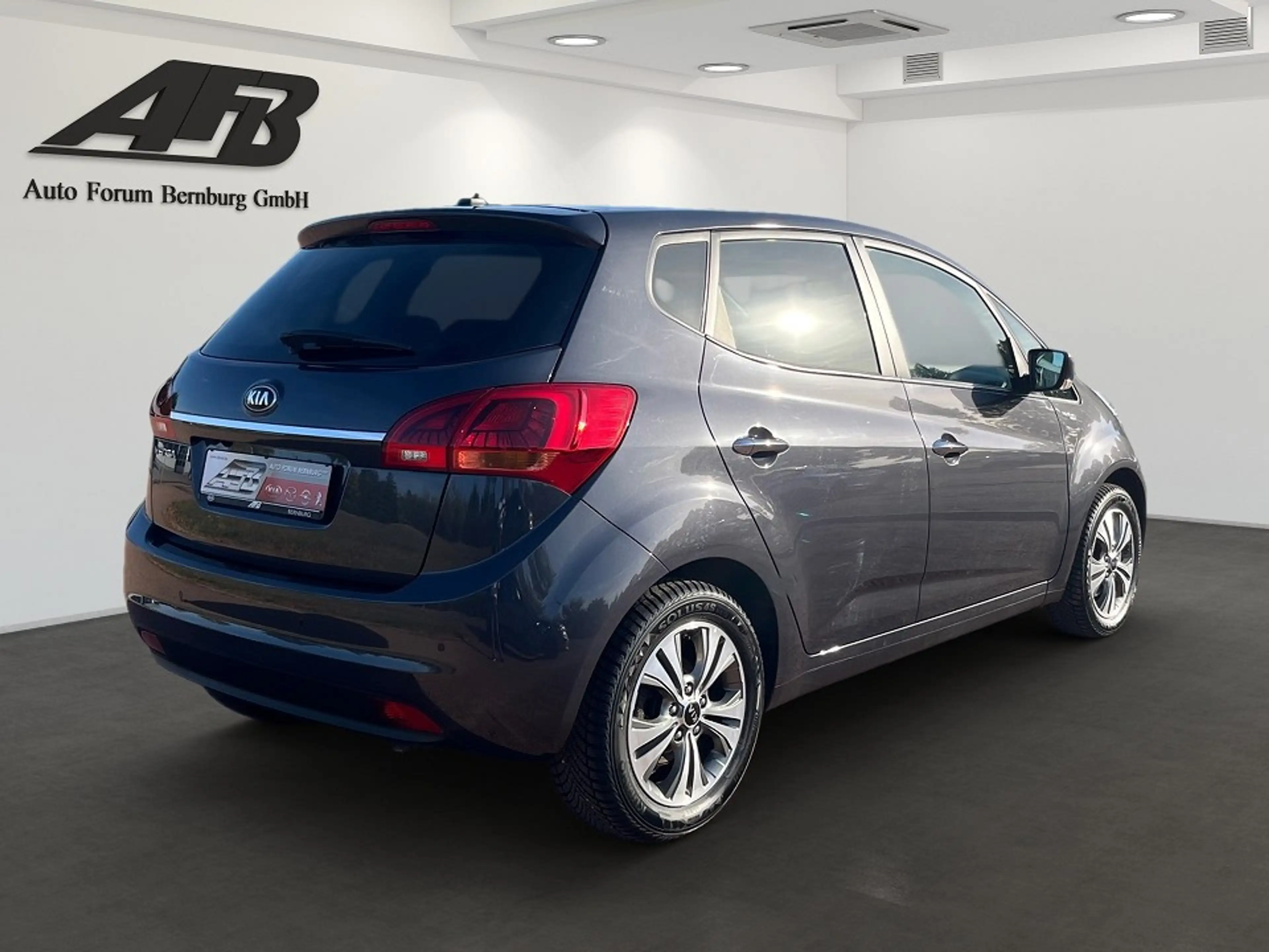 Kia Venga Platinum Edition NAVI SHZ PDC KAM LRHZ — photo 3